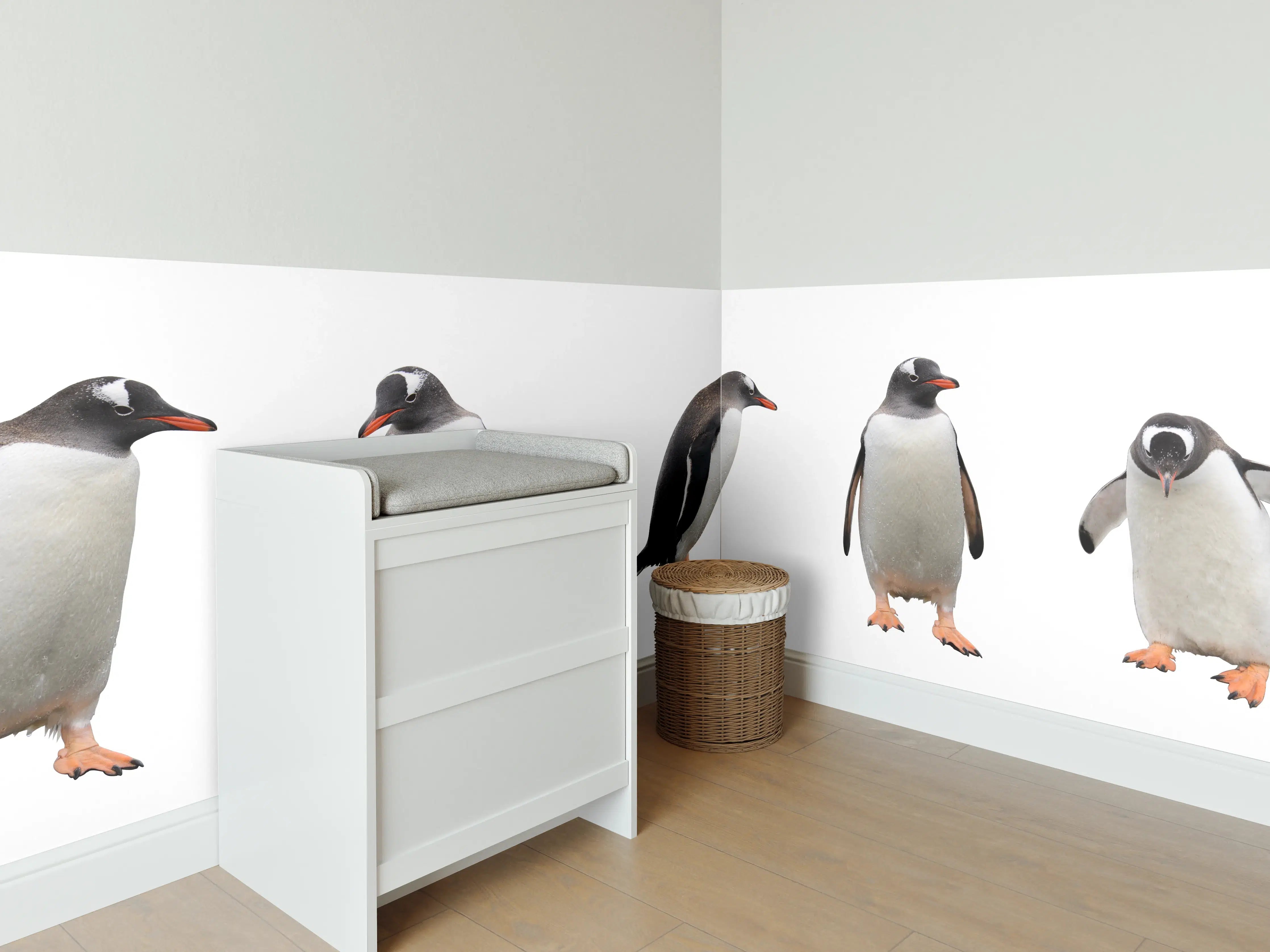 Babyzimmer Wandgestaltung - Pinguine auf weißem Hintergrund