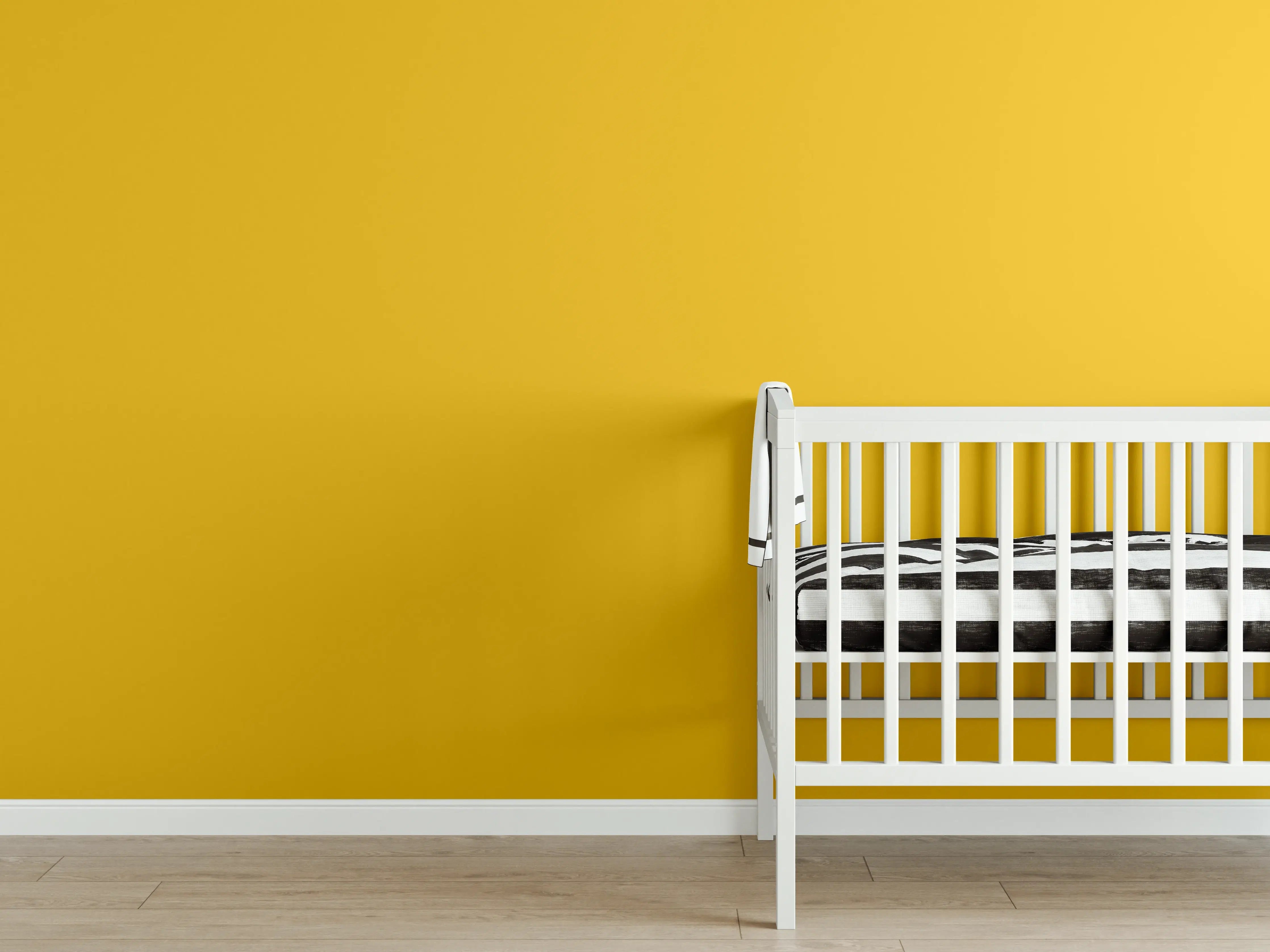 Babyzimmer Wandgestaltung - RAL 1004 (Goldgelb)