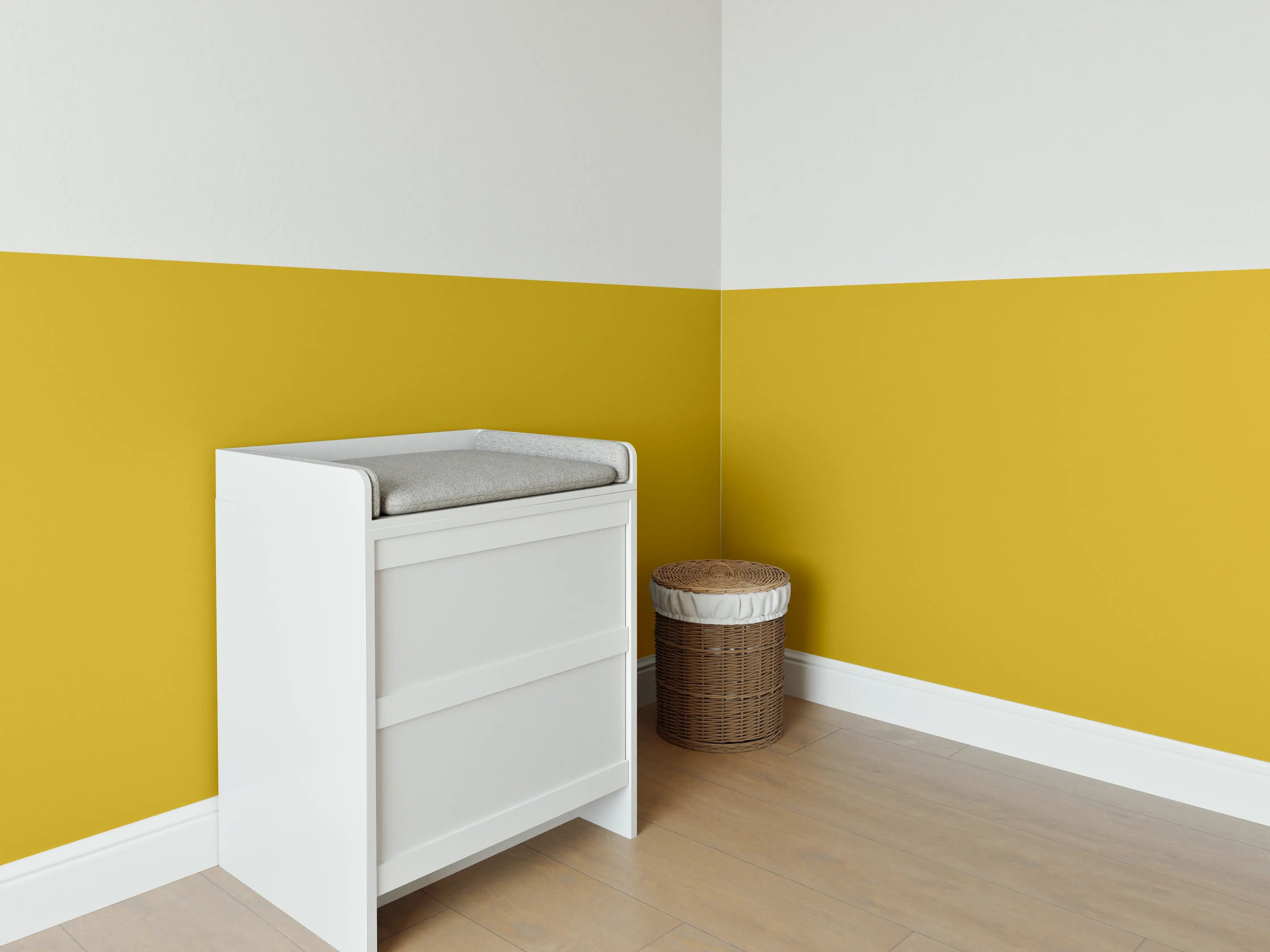 Babyzimmer Wandgestaltung - RAL 1005 (Honiggelb)