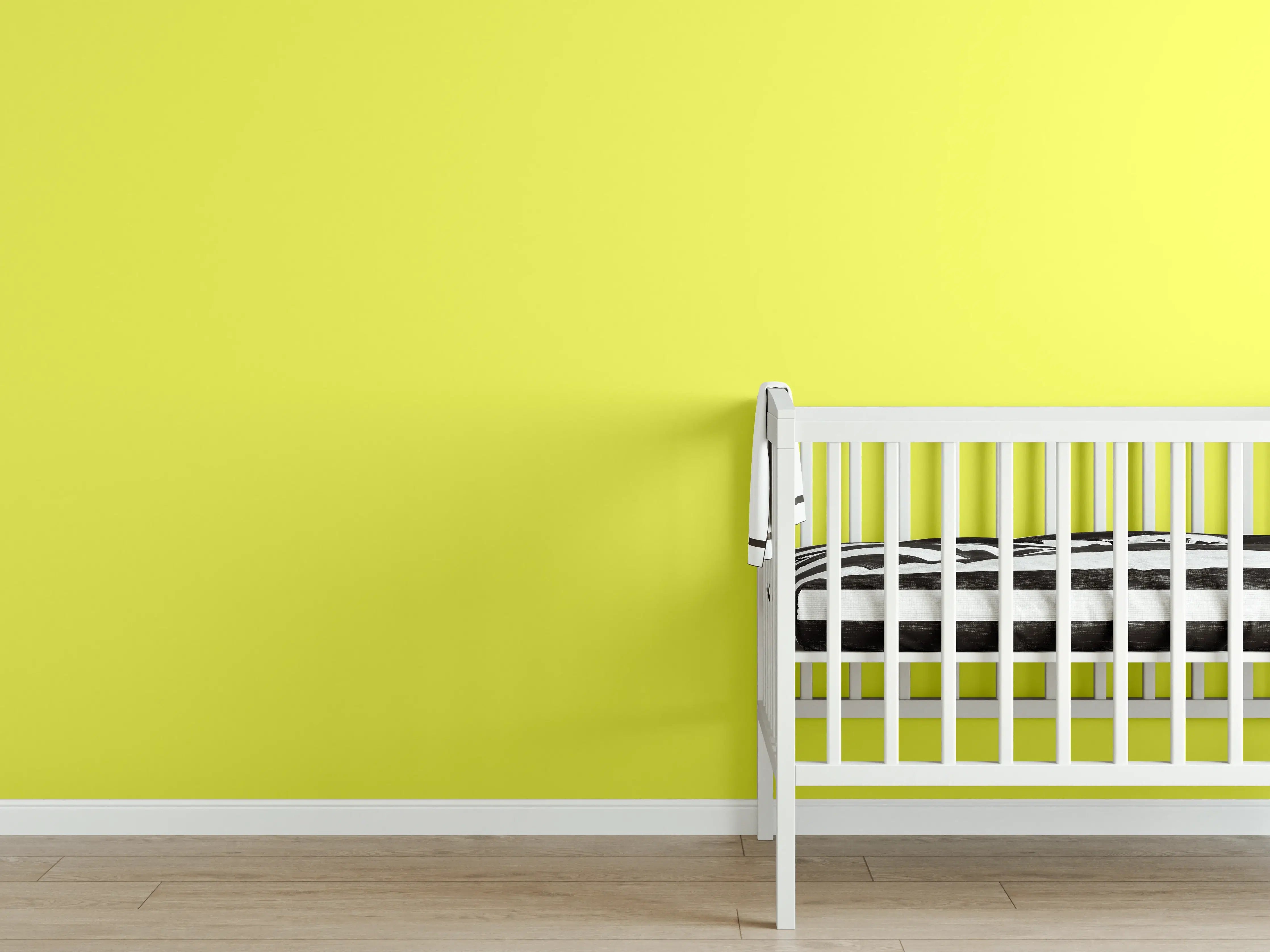 Babyzimmer Wandgestaltung - RAL 1016 (Schwefelgelb)
