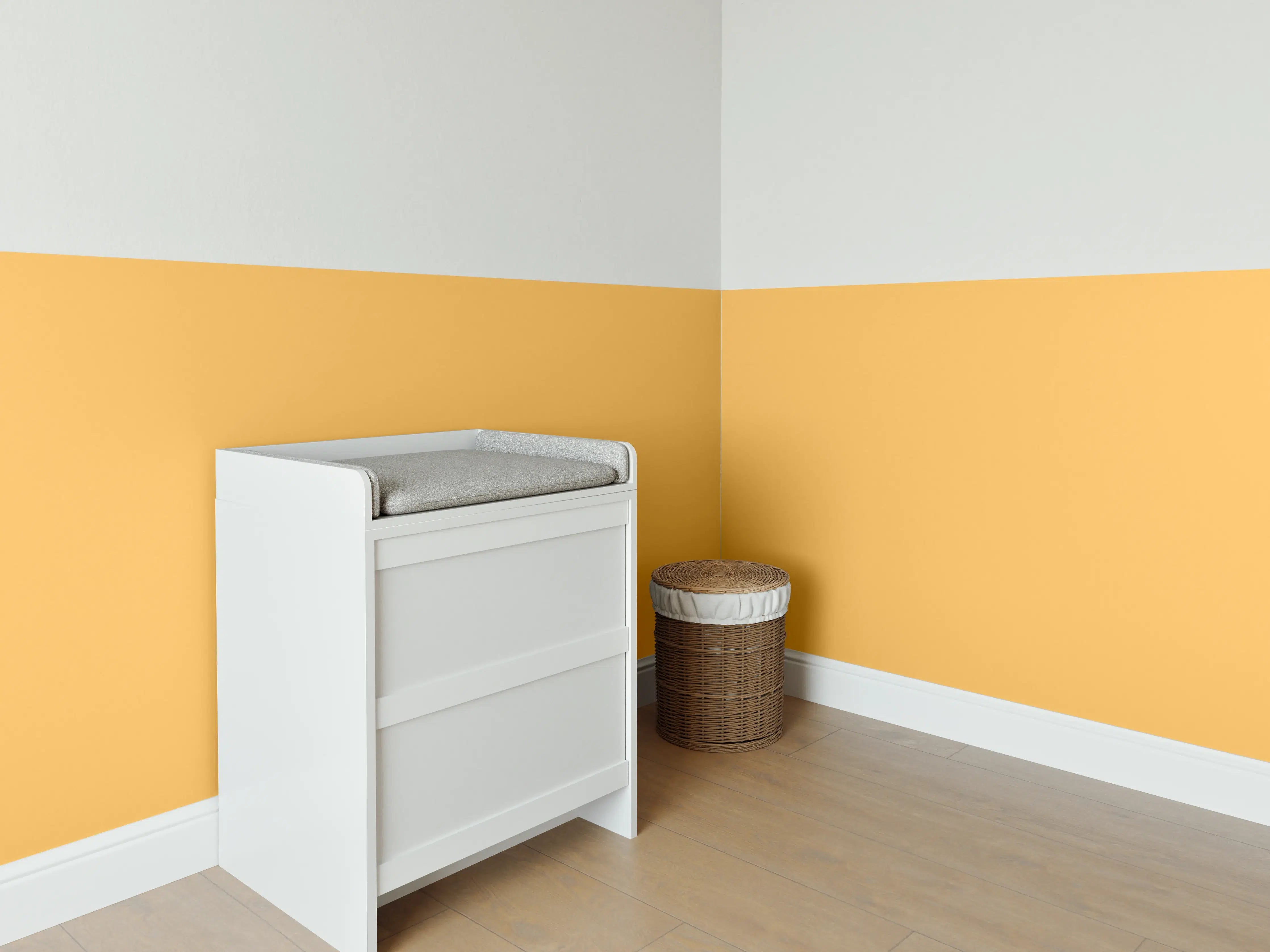 Babyzimmer Wandgestaltung - RAL 1017 (Safrangelb)