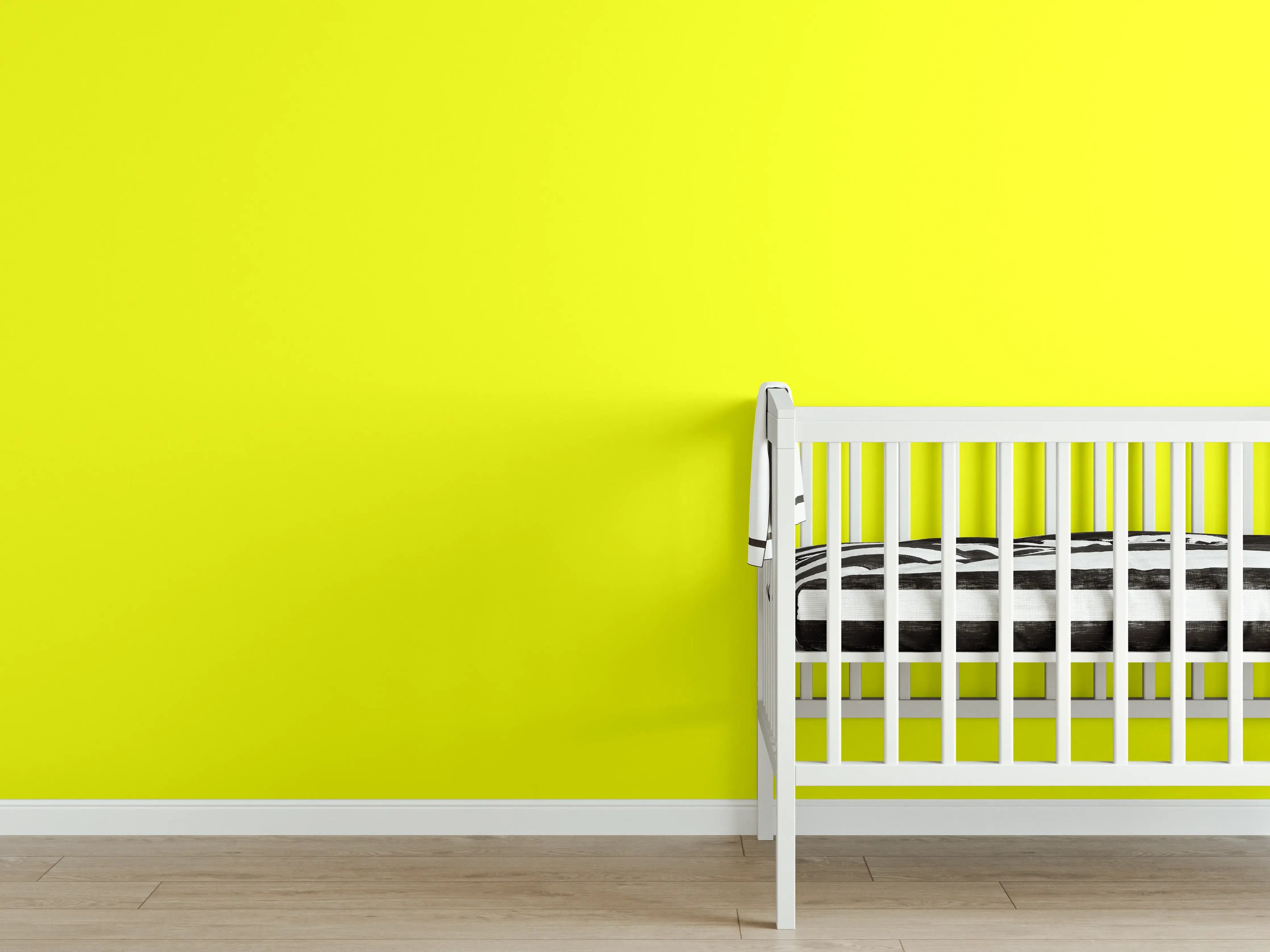 Babyzimmer Wandgestaltung - RAL 1026 (leuchtendes Gelb)