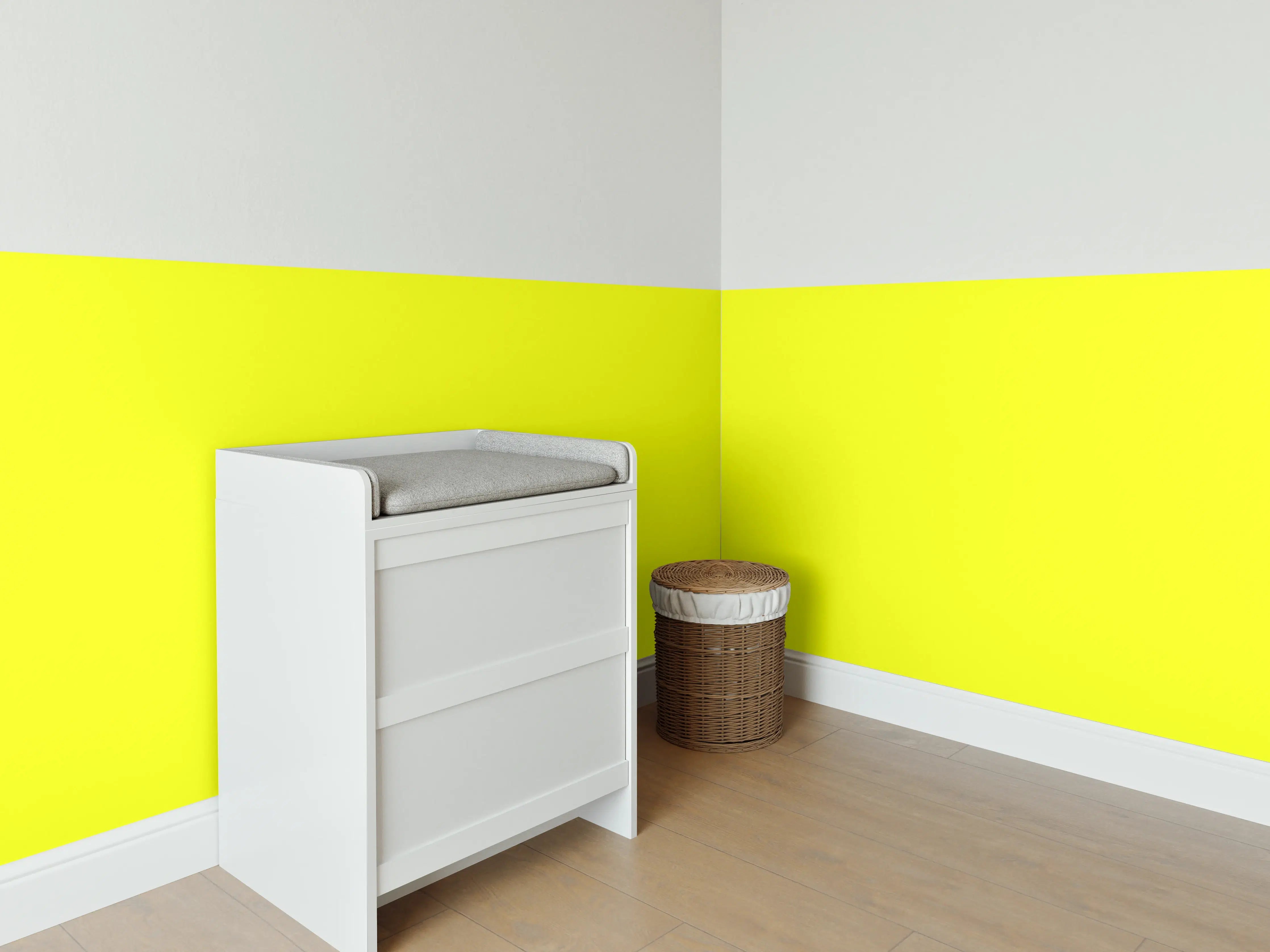 Babyzimmer Wandgestaltung - RAL 1026 (leuchtendes Gelb)