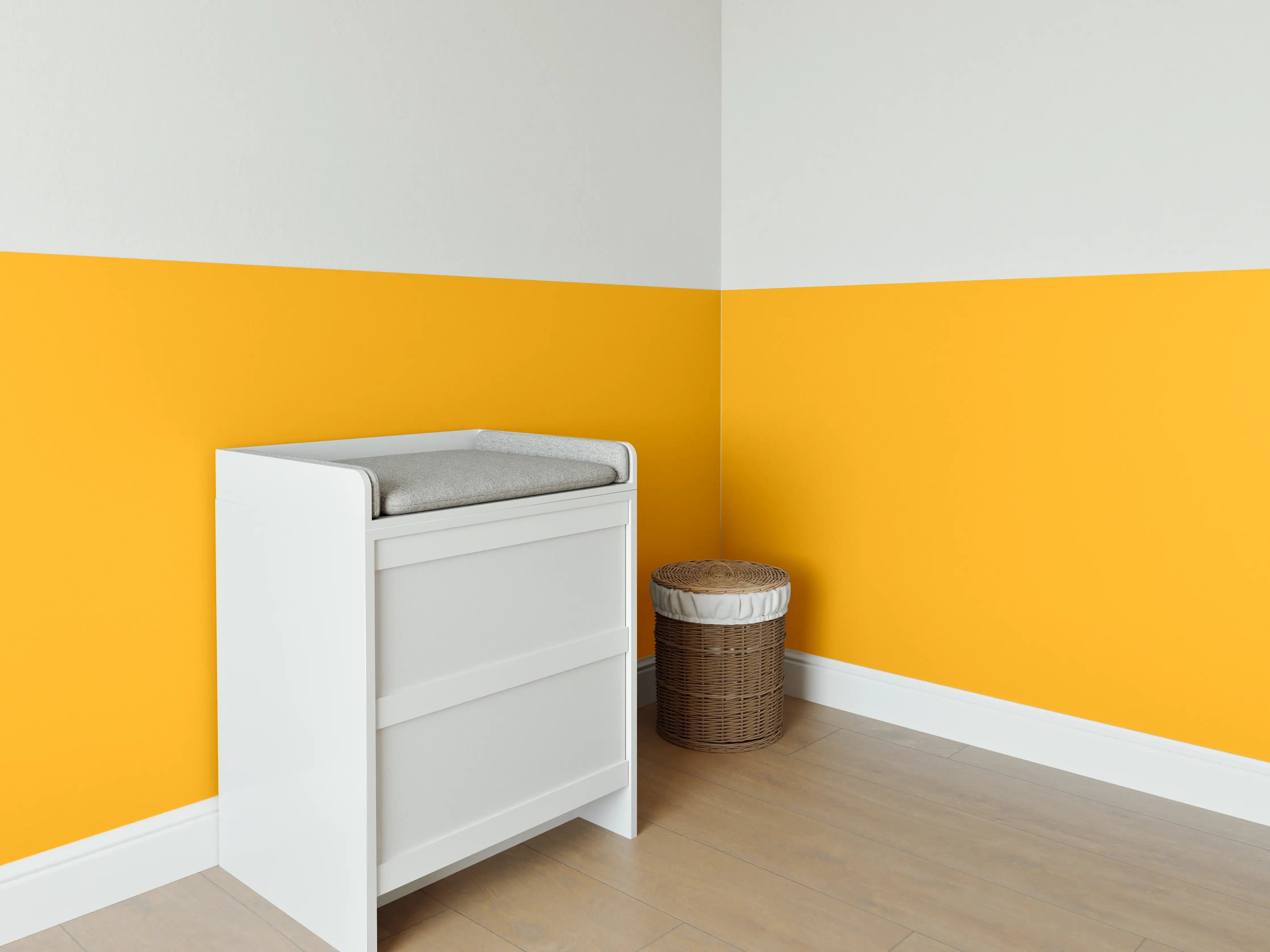 Babyzimmer Wandgestaltung - RAL 1028 (Melonengelb)