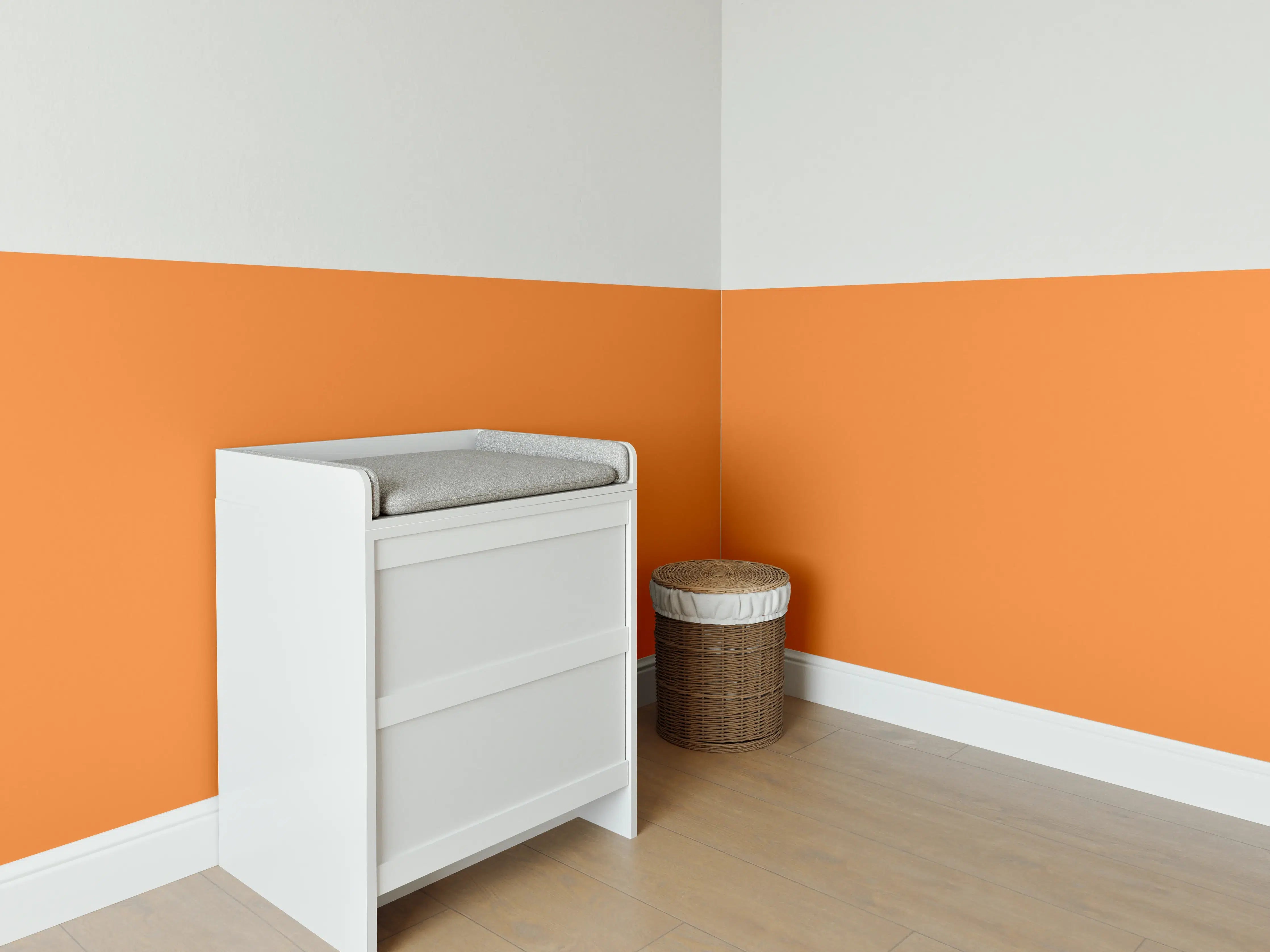 Babyzimmer Wandgestaltung - RAL 2011 (Tieforange)