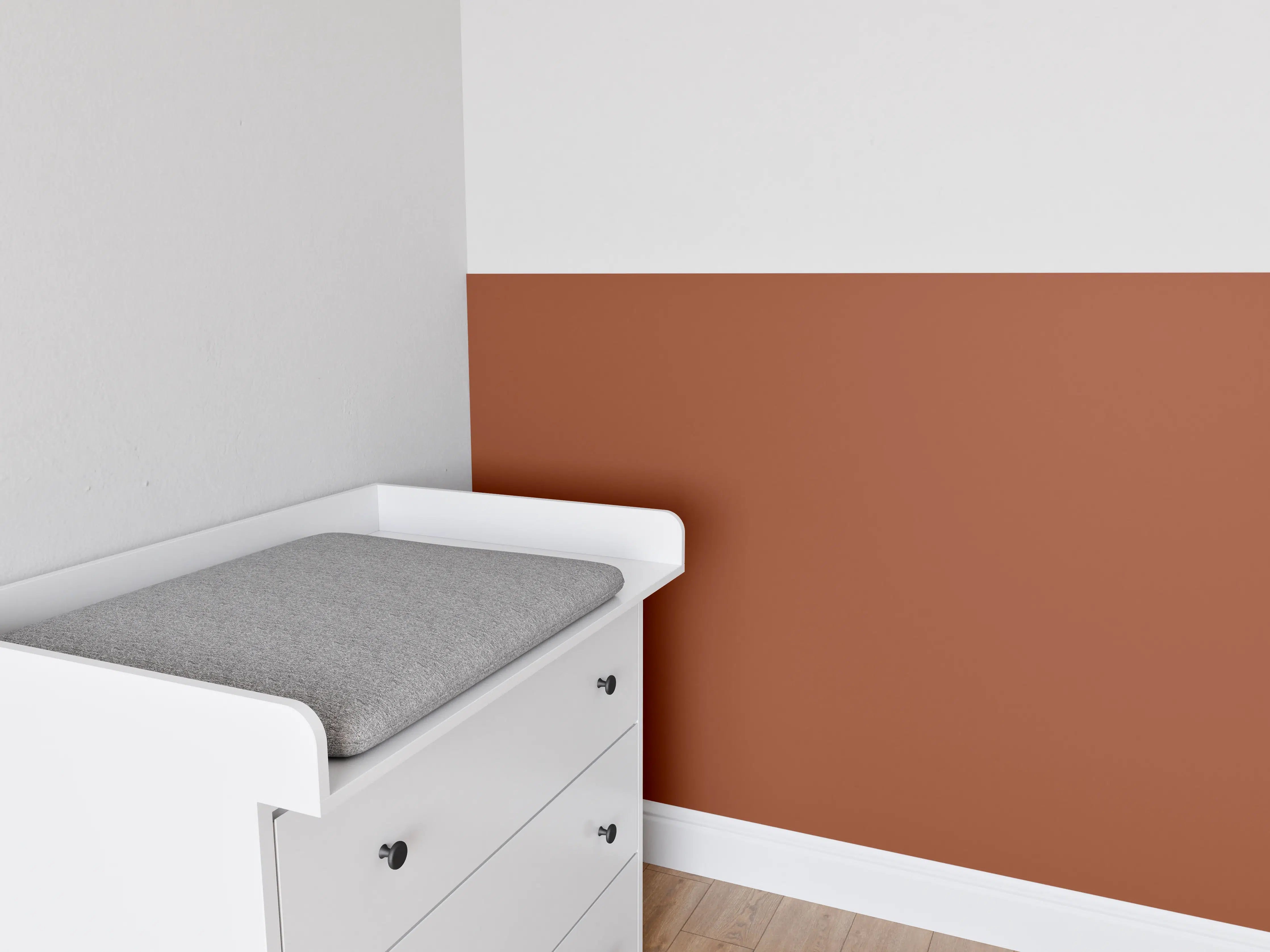 Babyzimmer Wandgestaltung - RAL 2013 (Perlorange)