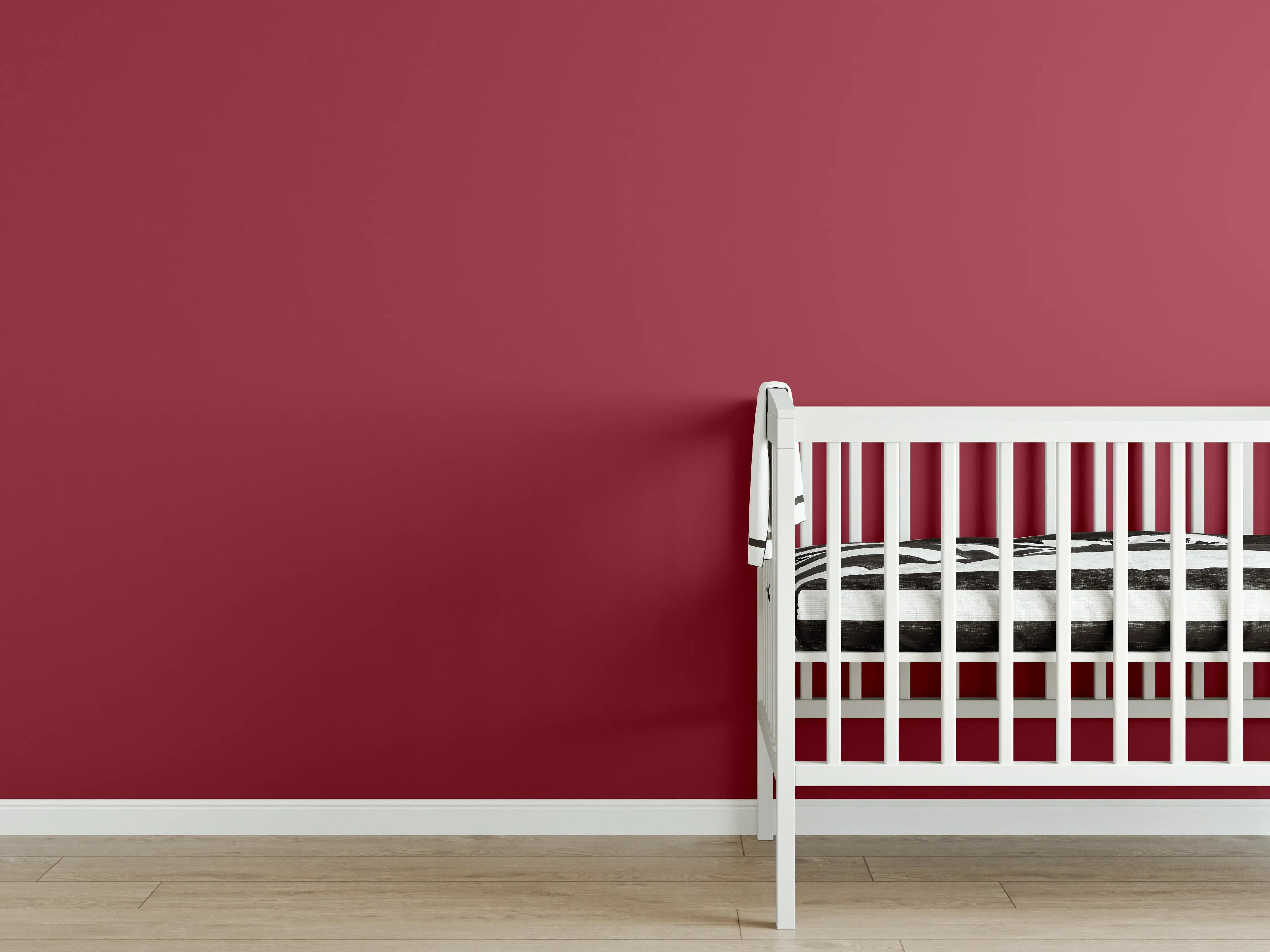 Babyzimmer Wandgestaltung - RAL 3003 (Rubinrot)