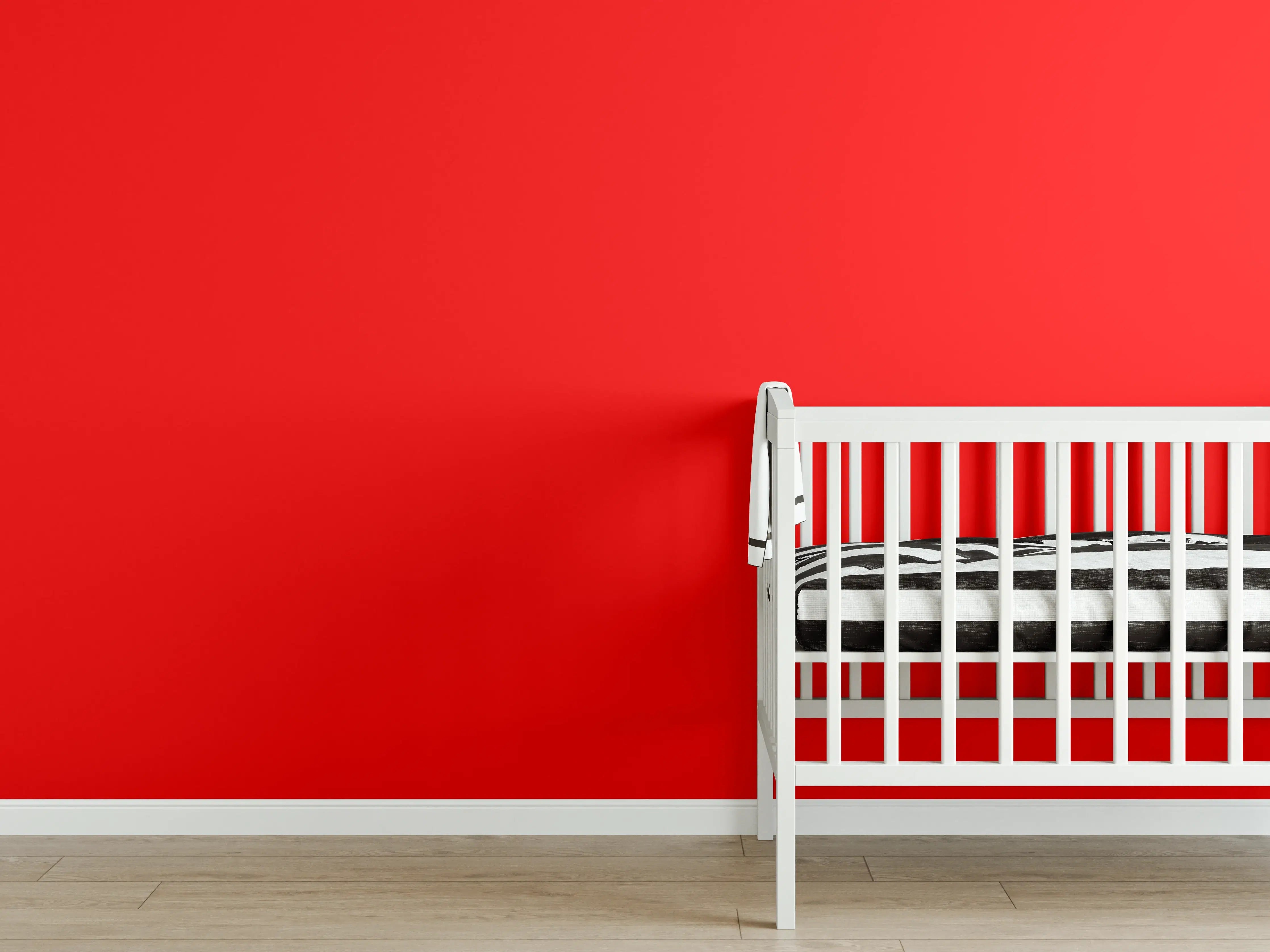 Babyzimmer Wandgestaltung - RAL 3024 (leuchtendes Rot)