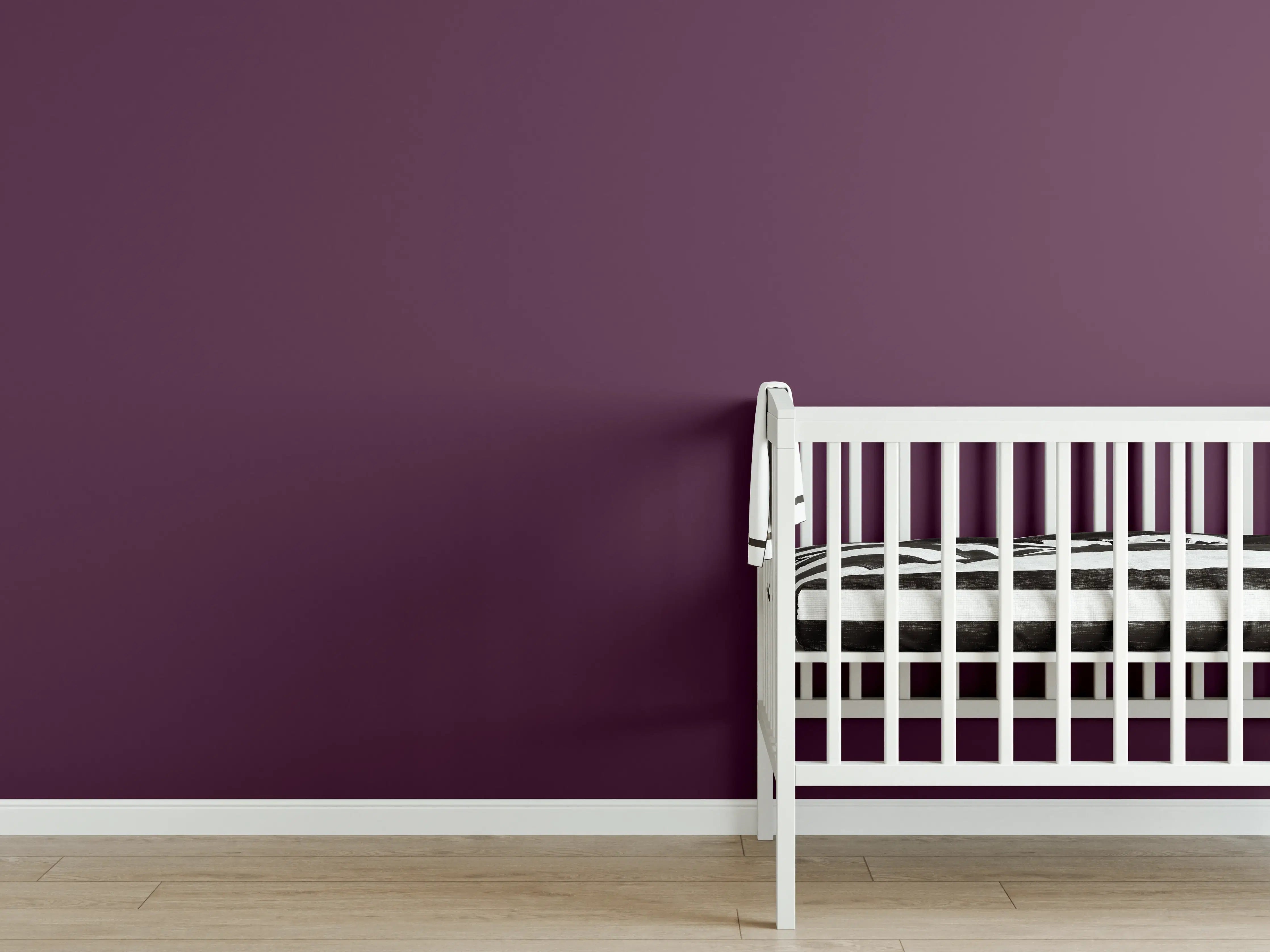 Babyzimmer Wandgestaltung - RAL 4007 (Purpurviolett)