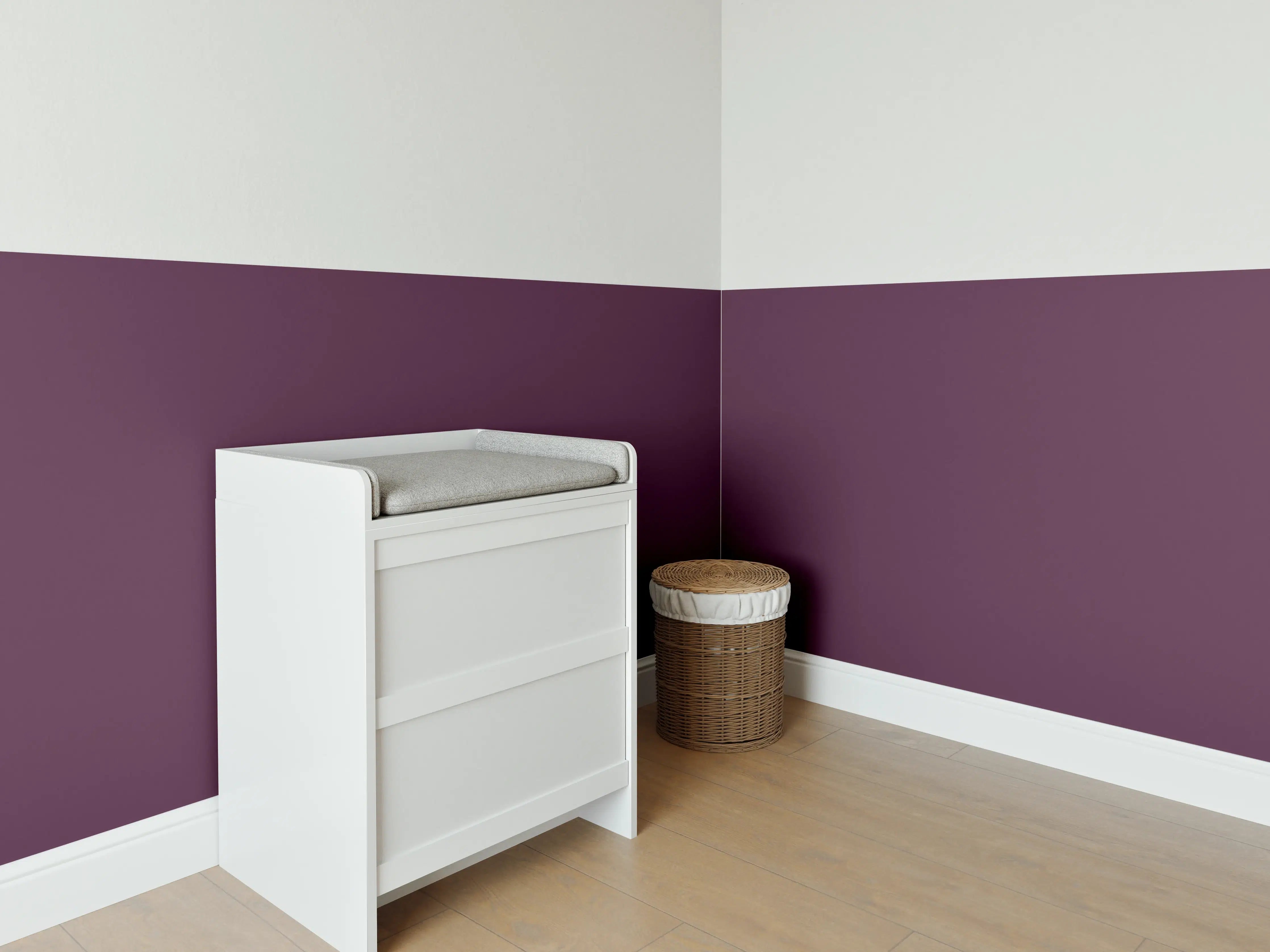 Babyzimmer Wandgestaltung - RAL 4007 (Purpurviolett)