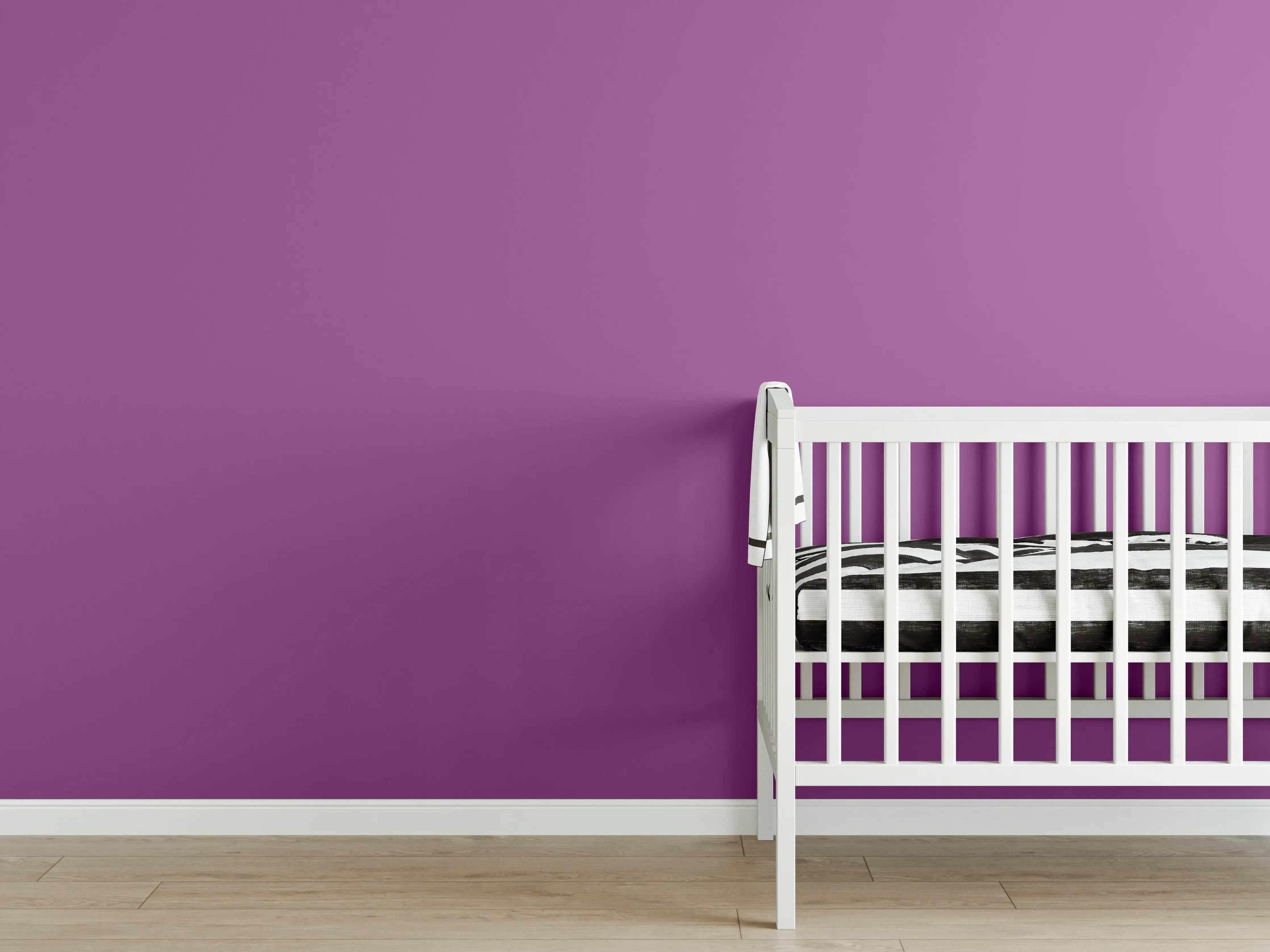 Babyzimmer Wandgestaltung - RAL 4008 (Signalviolett)