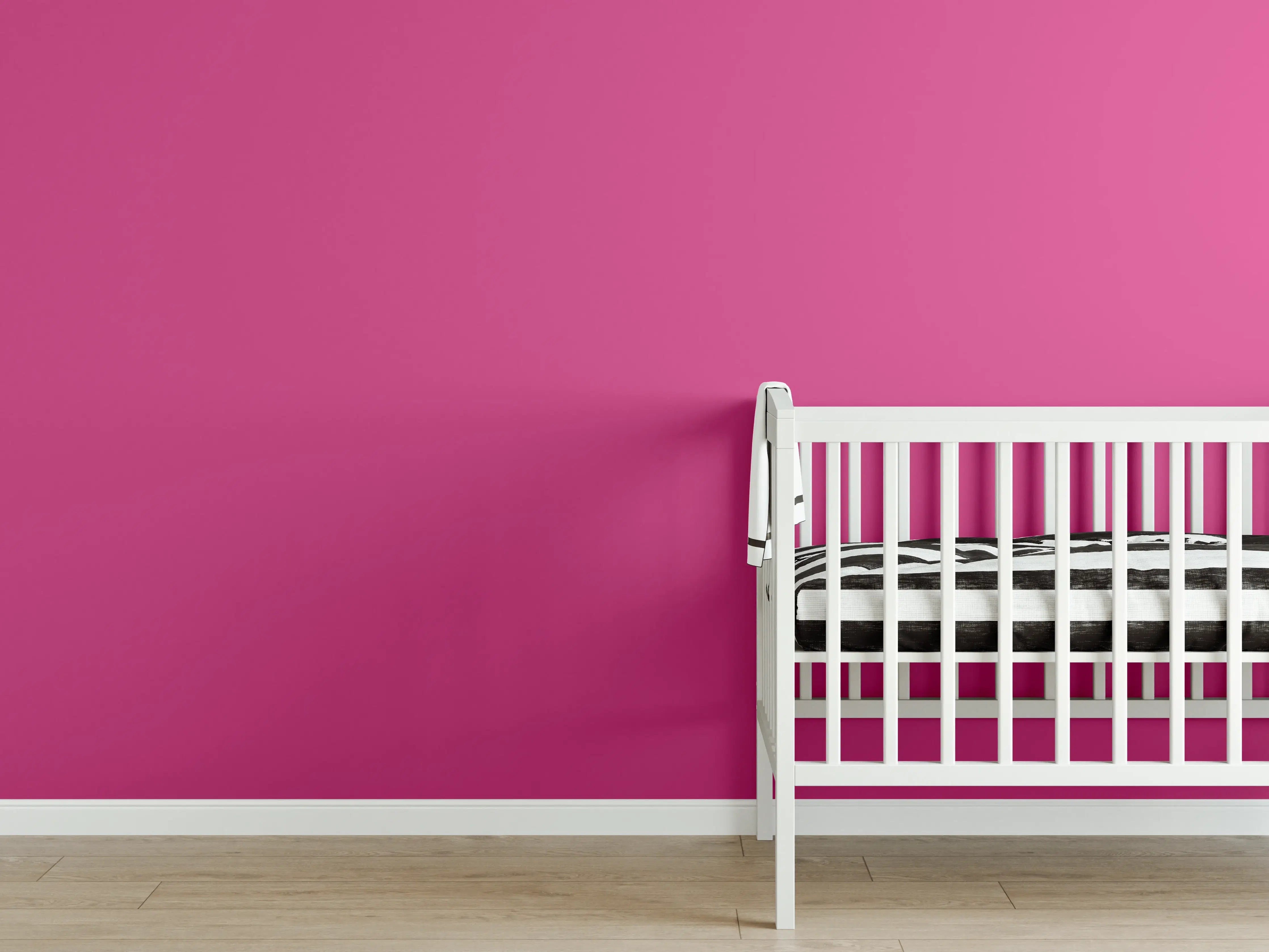 Babyzimmer Wandgestaltung - RAL 4010 (Telemagenta)