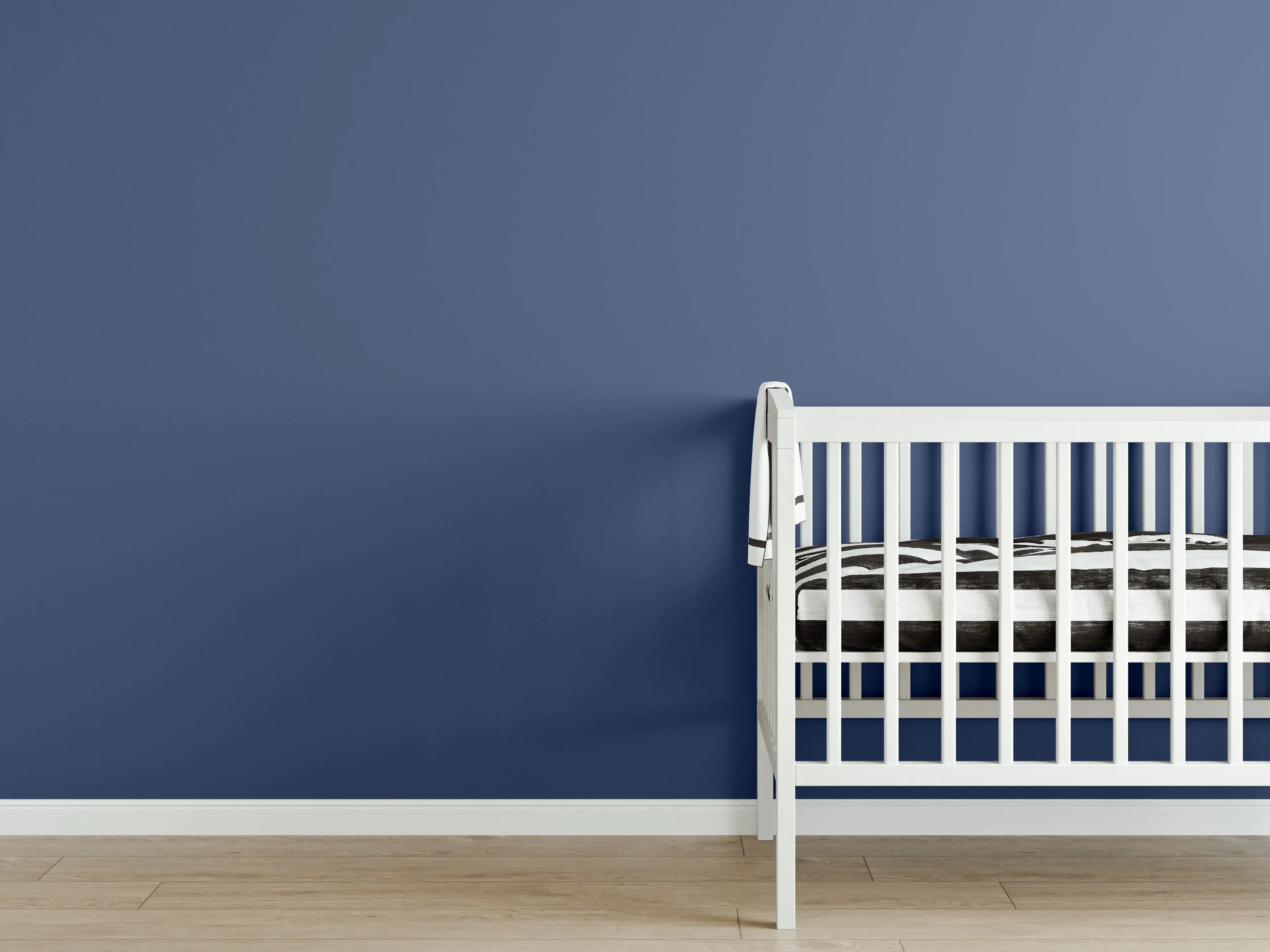 Babyzimmer Wandgestaltung - RAL 5000 (Violettblau)