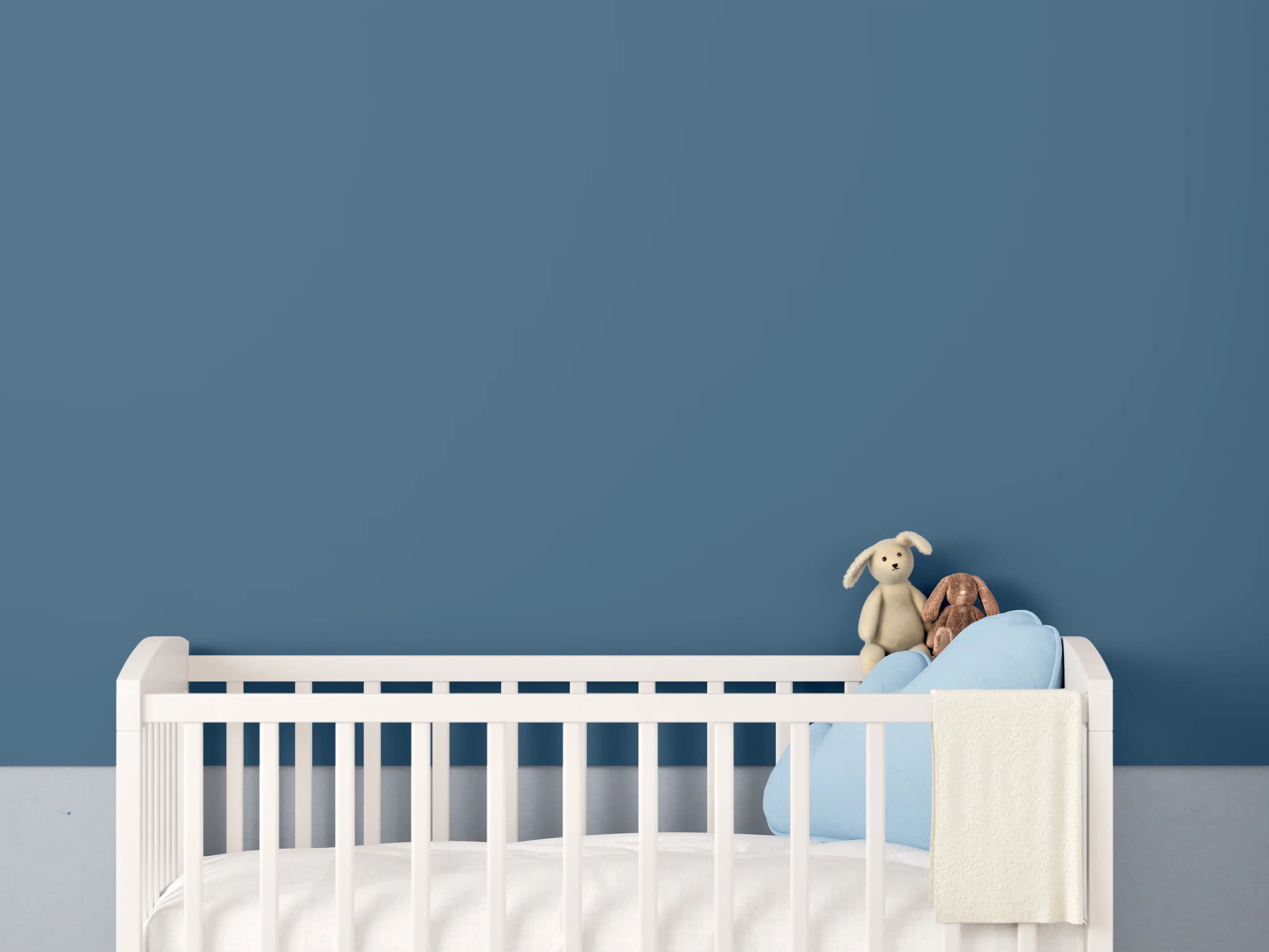 Babyzimmer Wandgestaltung - RAL 5009 Signalblau