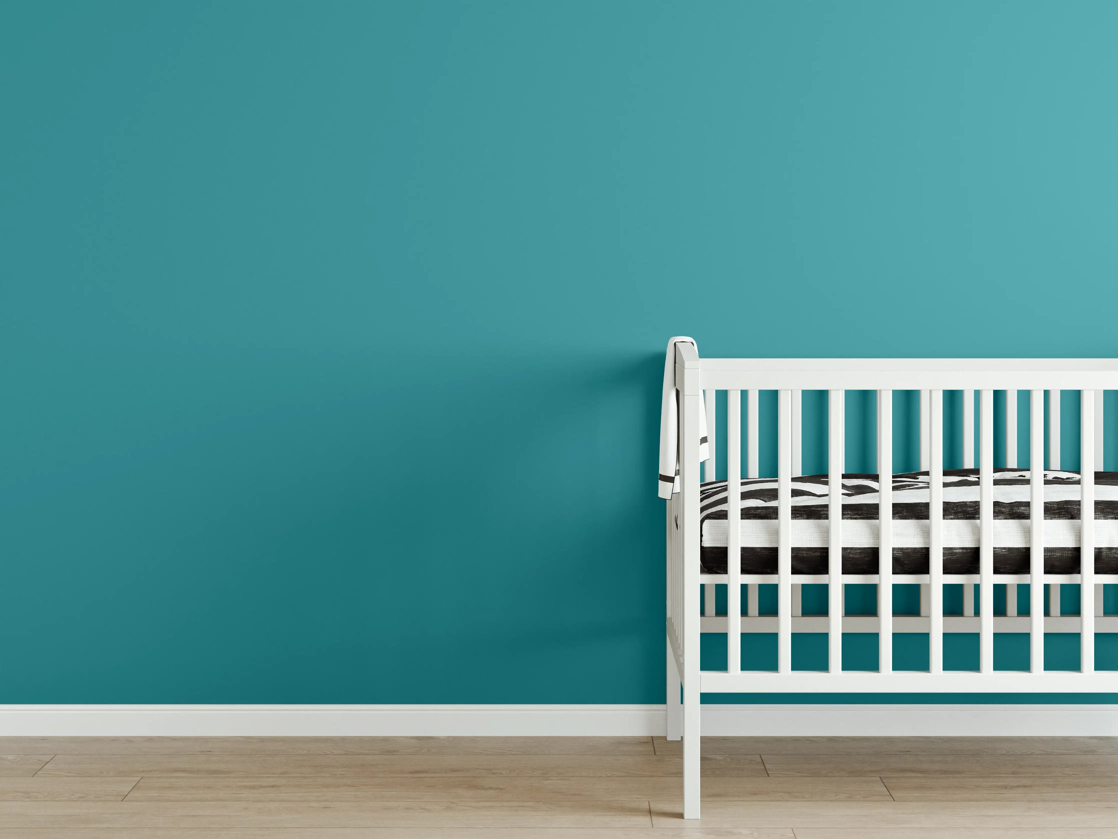 Babyzimmer Wandgestaltung - RAL 5018 (Türkisblau)