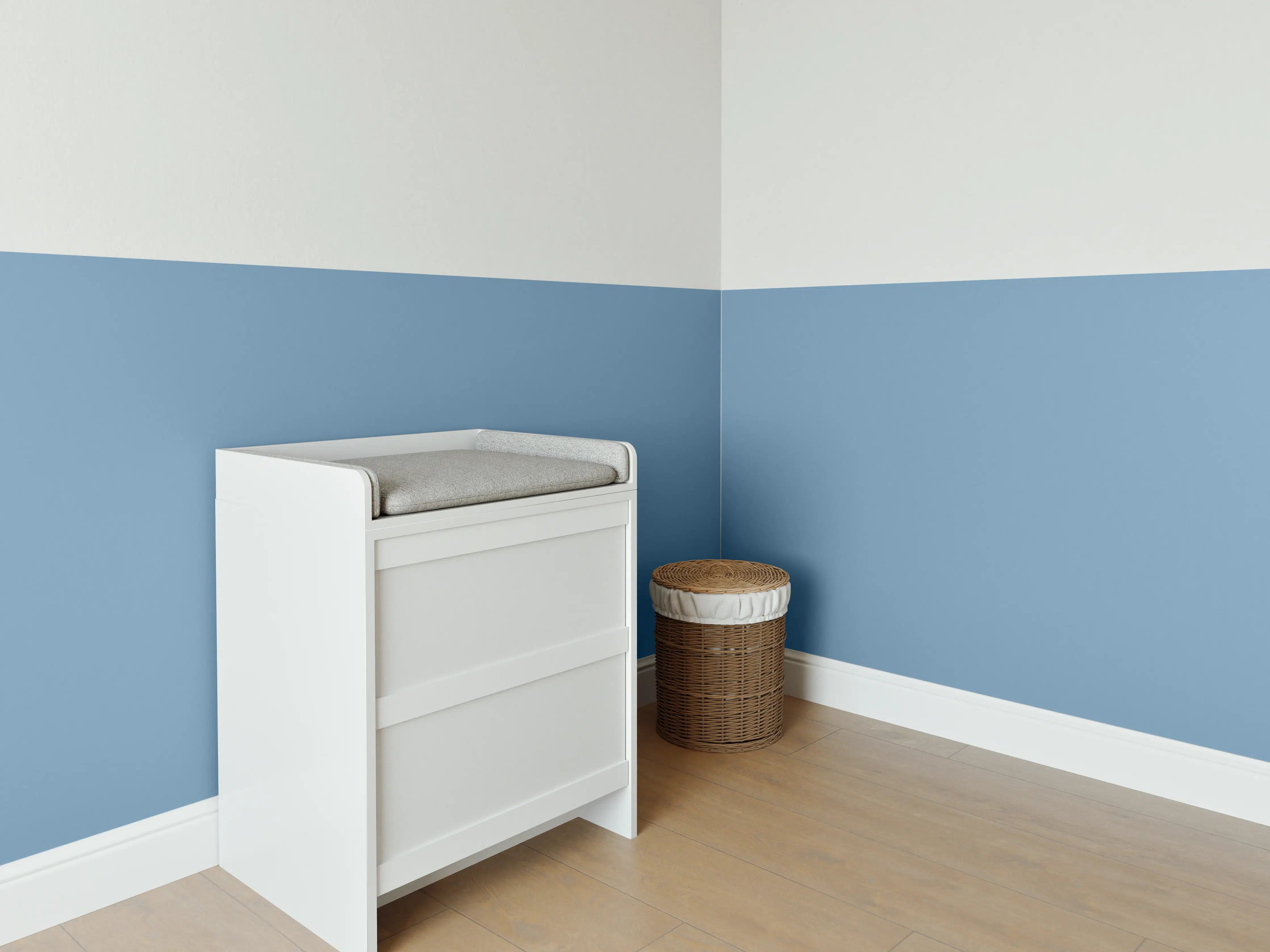 Babyzimmer Wandgestaltung - RAL 5024 (Pastellblau)