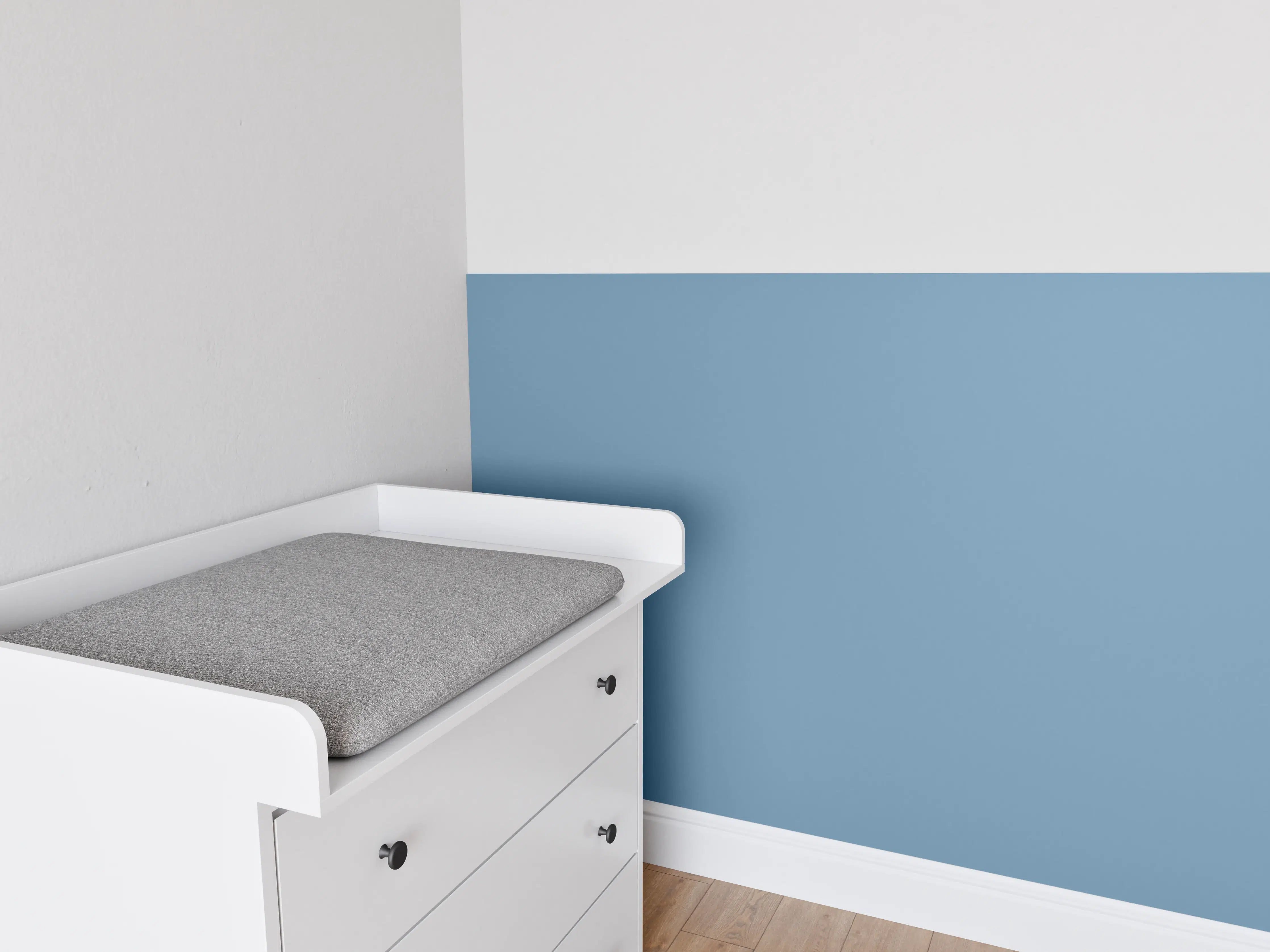 Babyzimmer Wandgestaltung - RAL 5024 (Pastellblau)