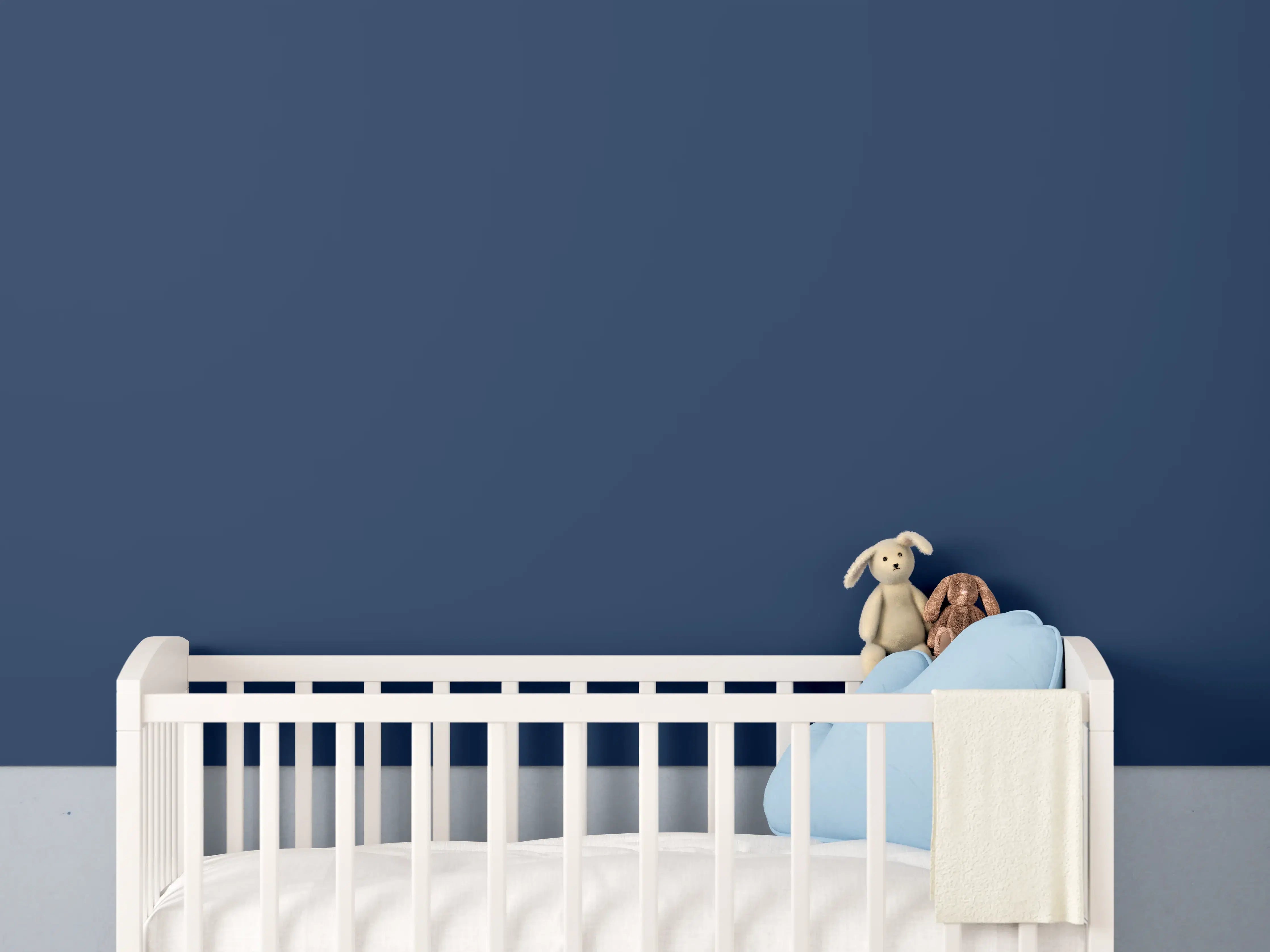 Babyzimmer Wandgestaltung - RAL 5026 Blaugrün