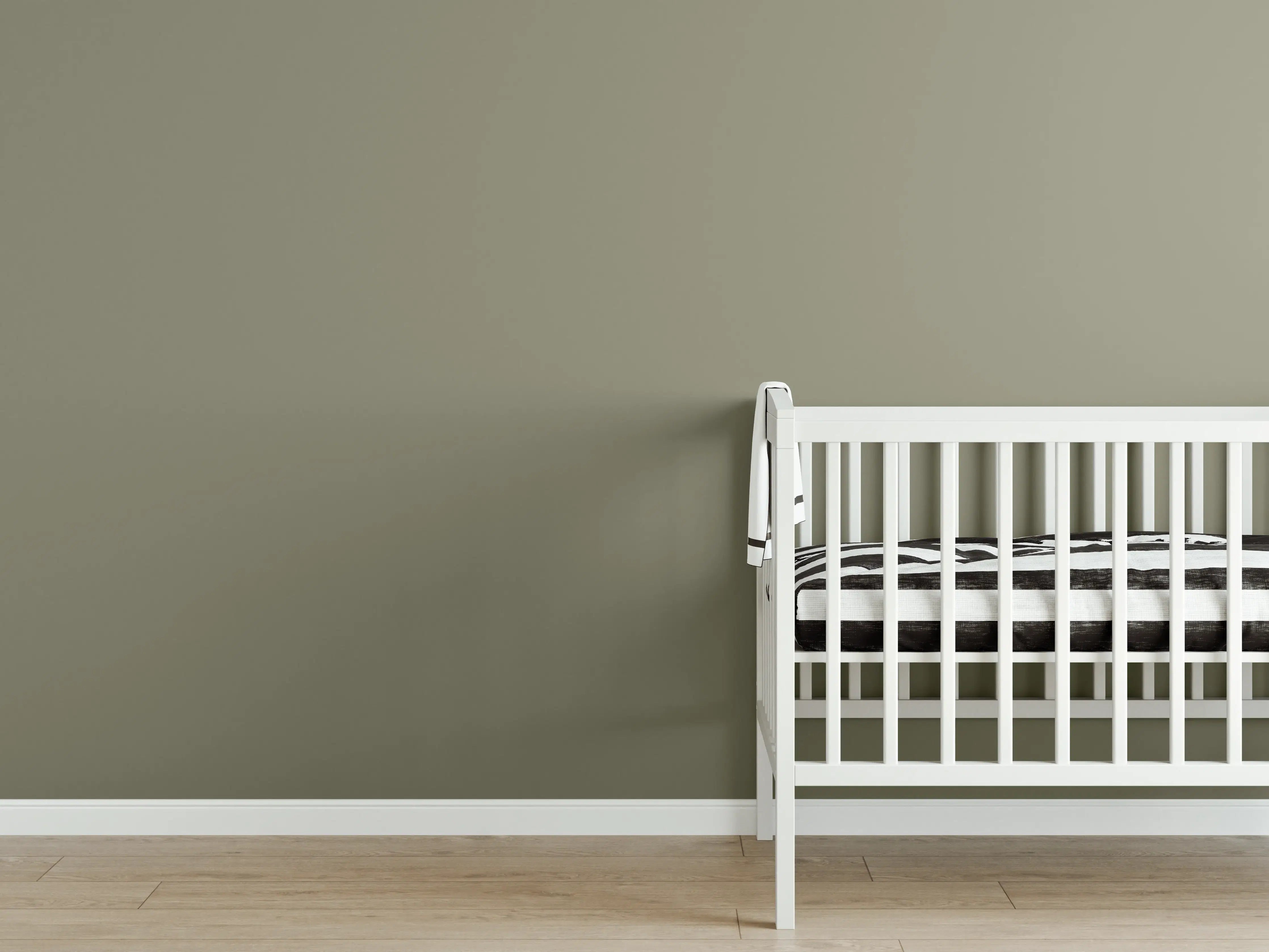 Babyzimmer Wandgestaltung - RAL 7002 (Olivgrau)