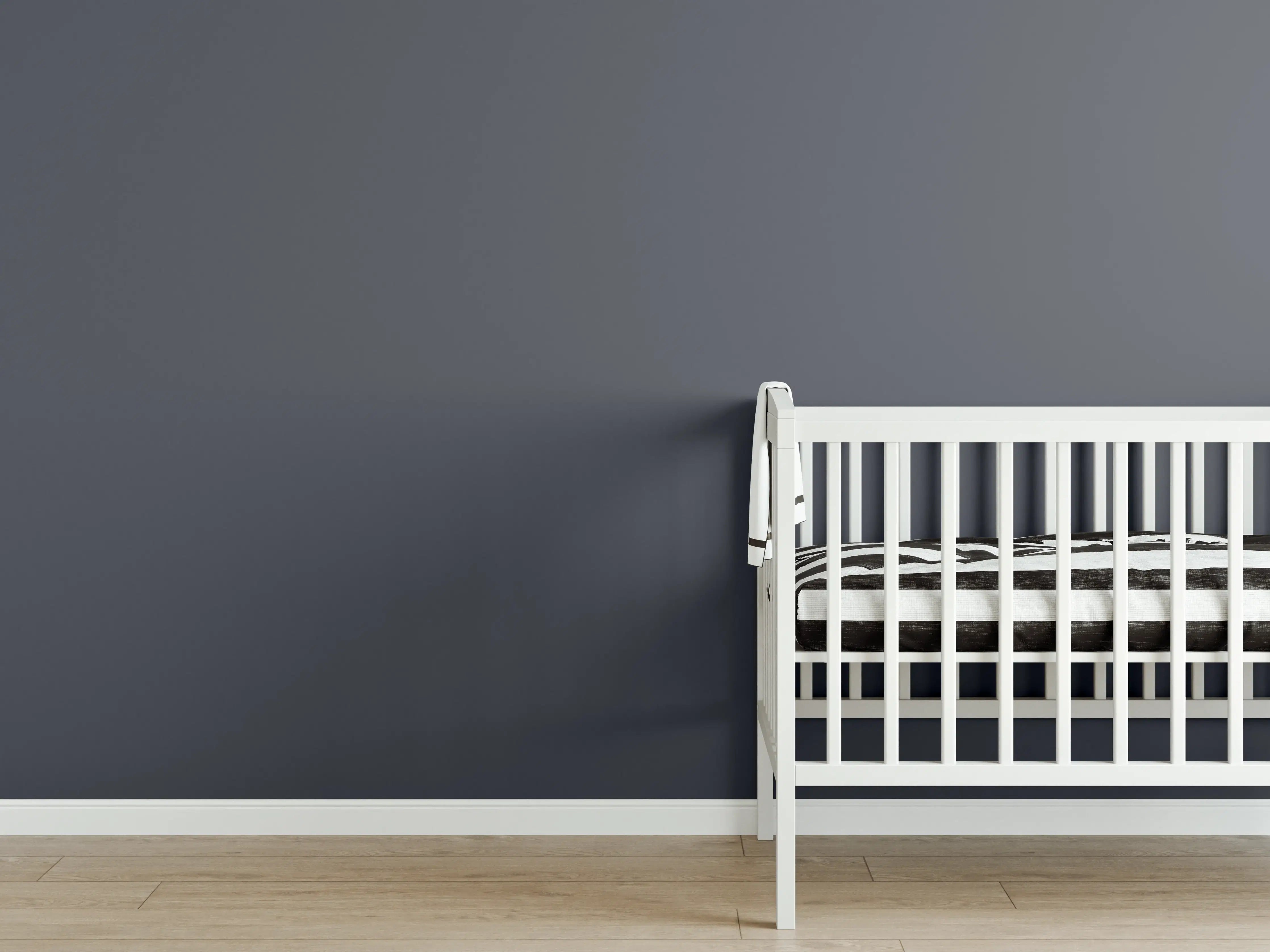 Babyzimmer Wandgestaltung - RAL 7024 (Graphitgrau)