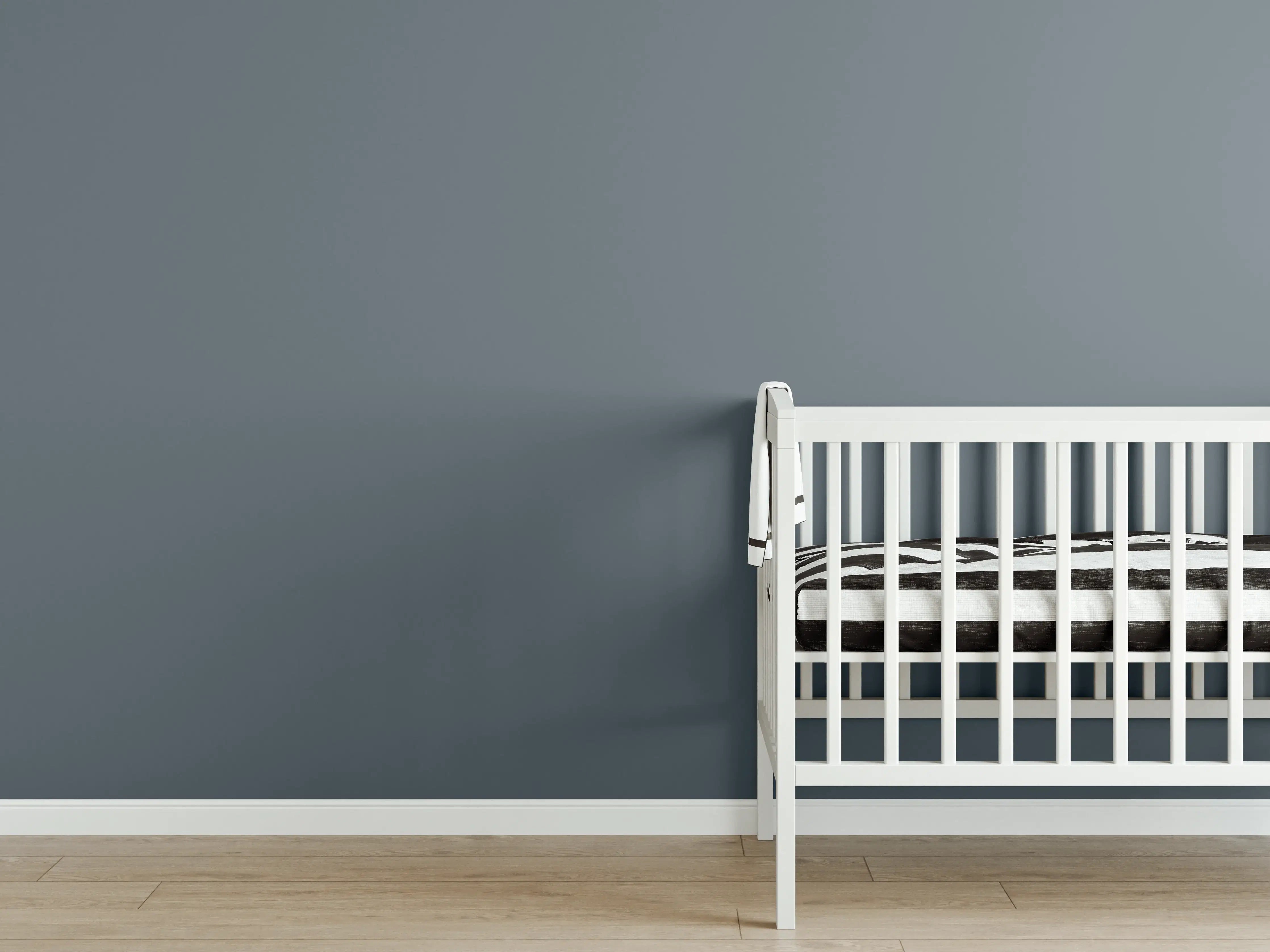 Babyzimmer Wandgestaltung - RAL 7031 (Blaugrau)