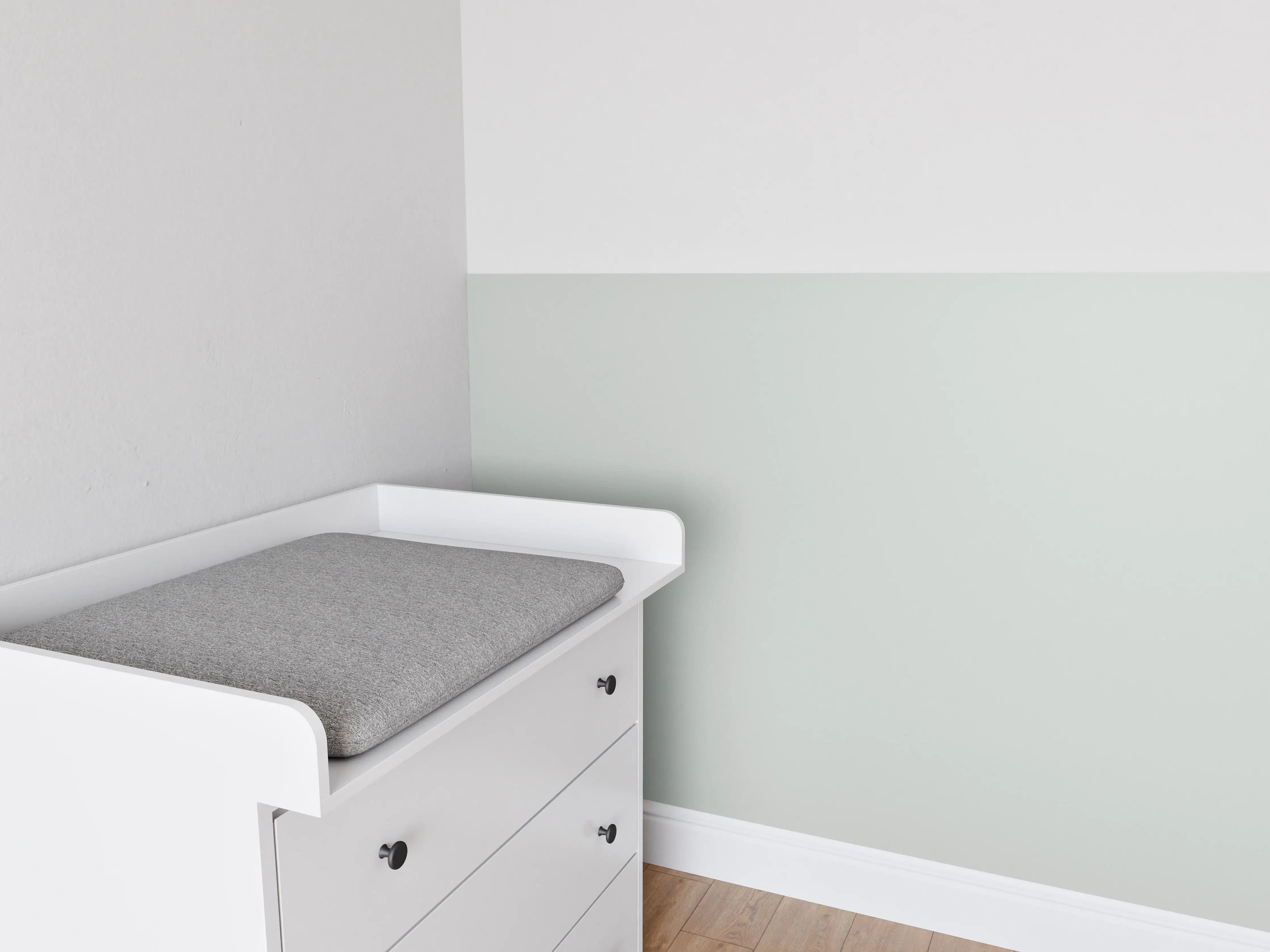 Babyzimmer Wandgestaltung - RAL 7035 (Hellgrau)