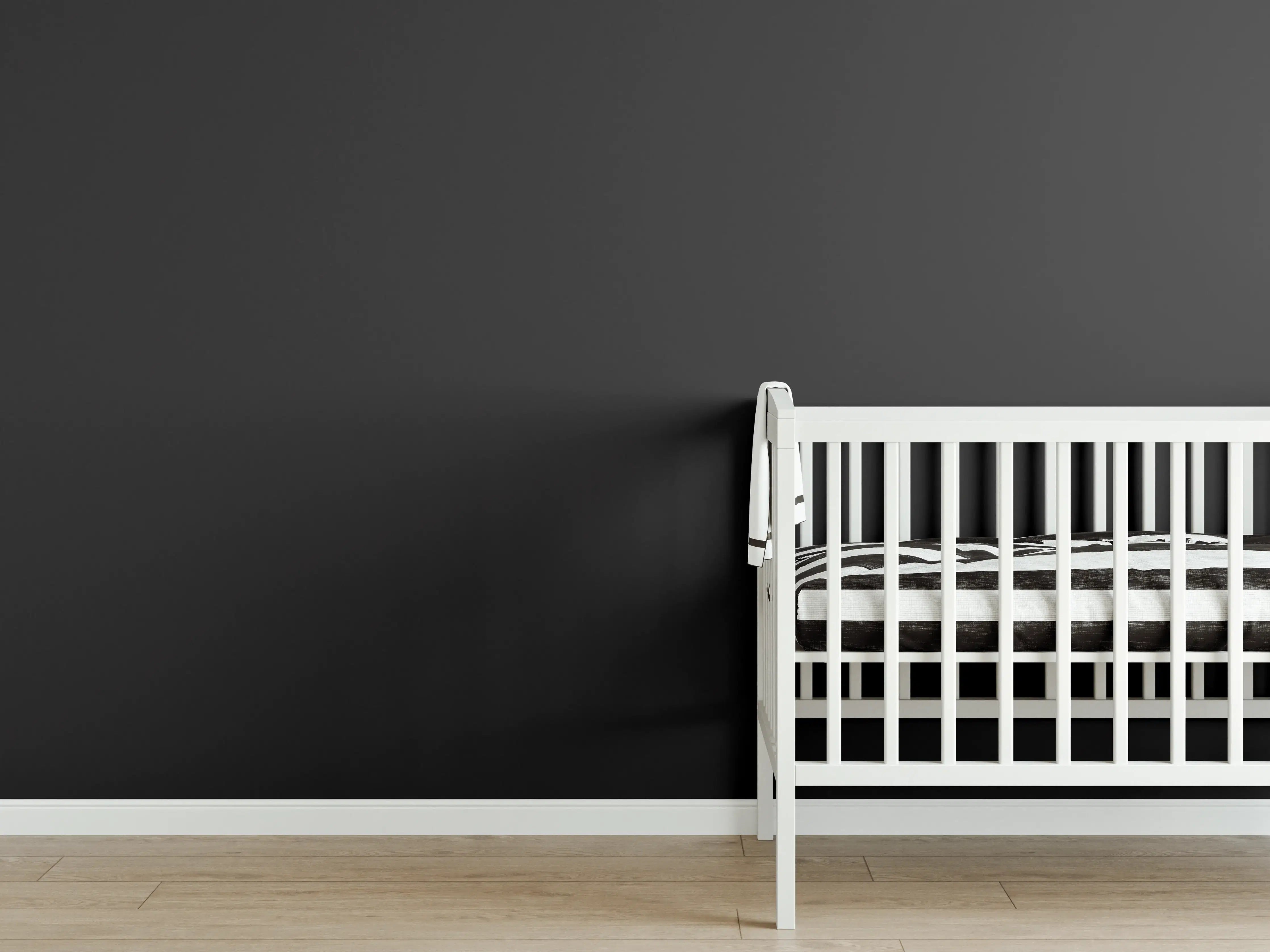 Babyzimmer Wandgestaltung - RAL 8022 (Schwarzbraun)