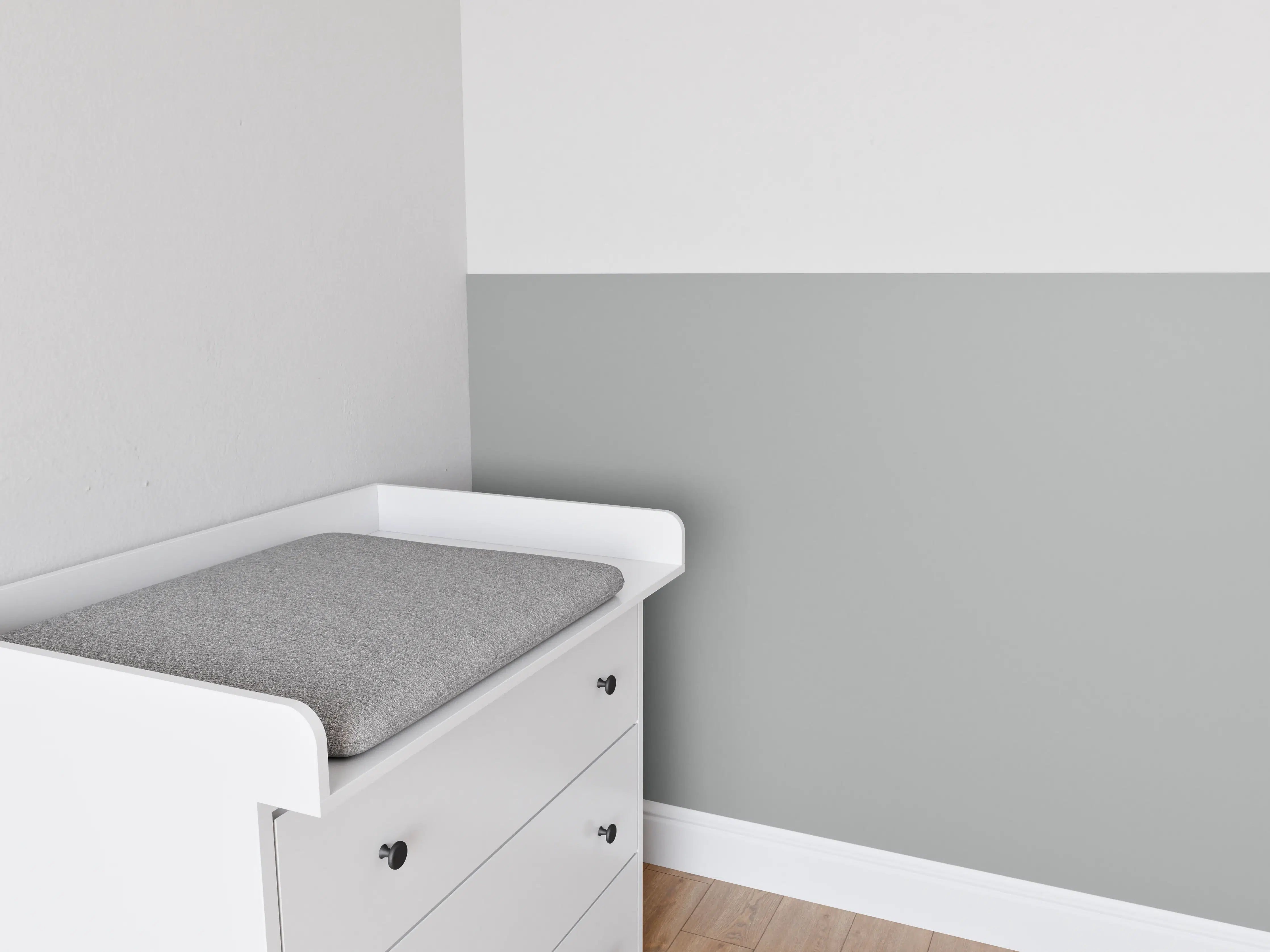 Babyzimmer Wandgestaltung - RAL 9006 (Weißaluminium)