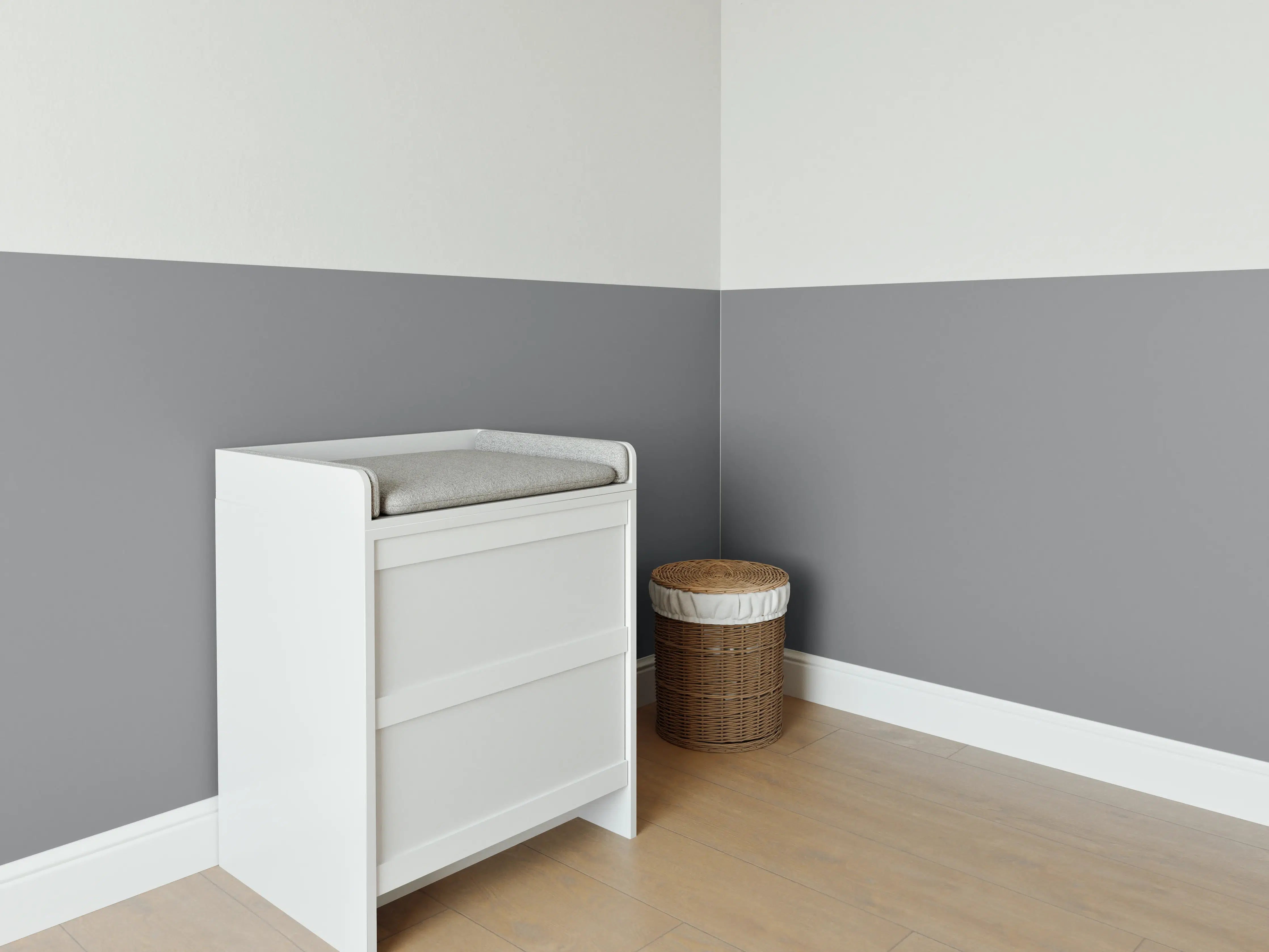 Babyzimmer Wandgestaltung - RAL 9023 (Perlgrau dunkelgrau)