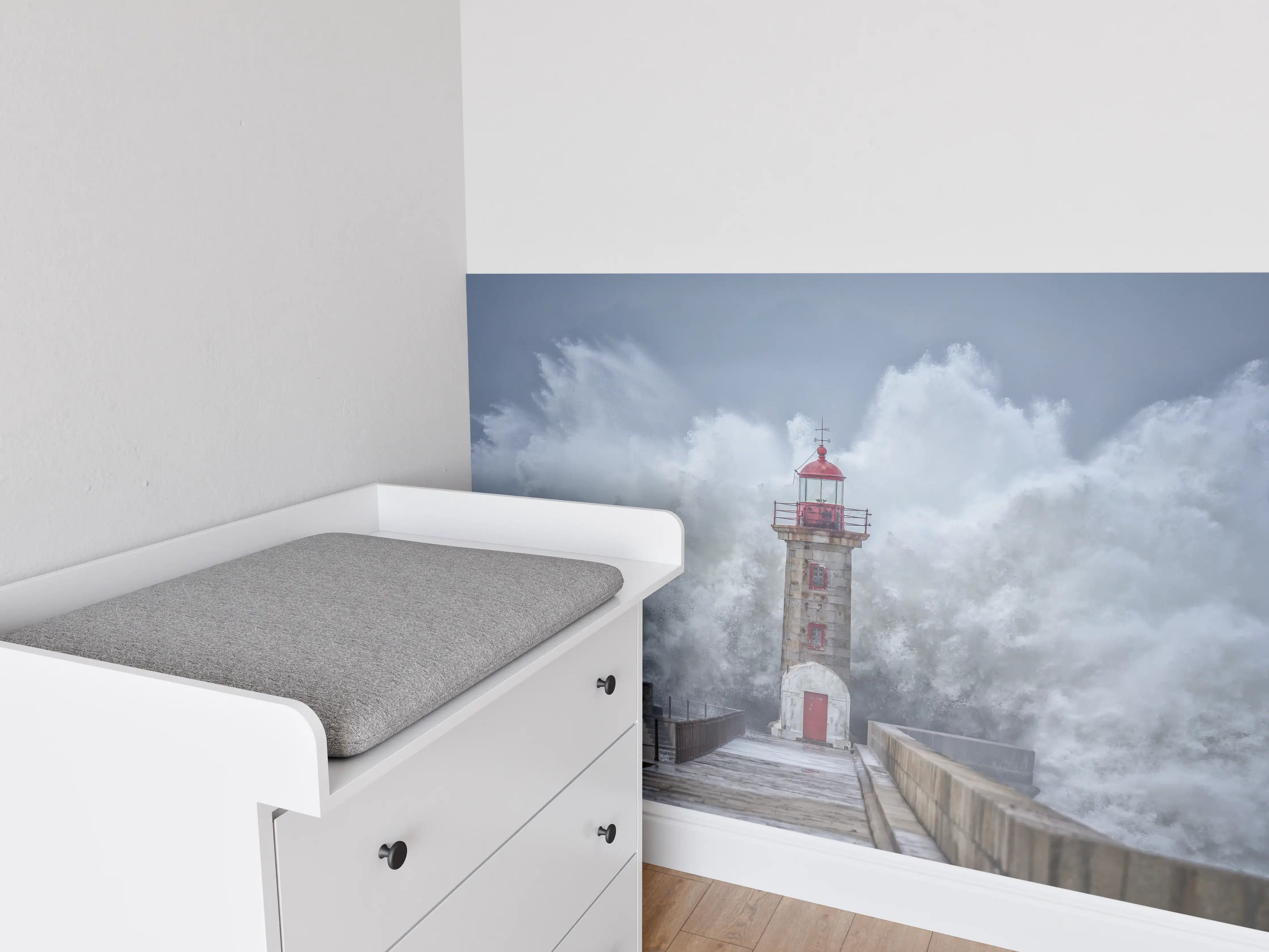 Babyzimmer Wandgestaltung - Riesenwelle trifft auf Leuchtturn
