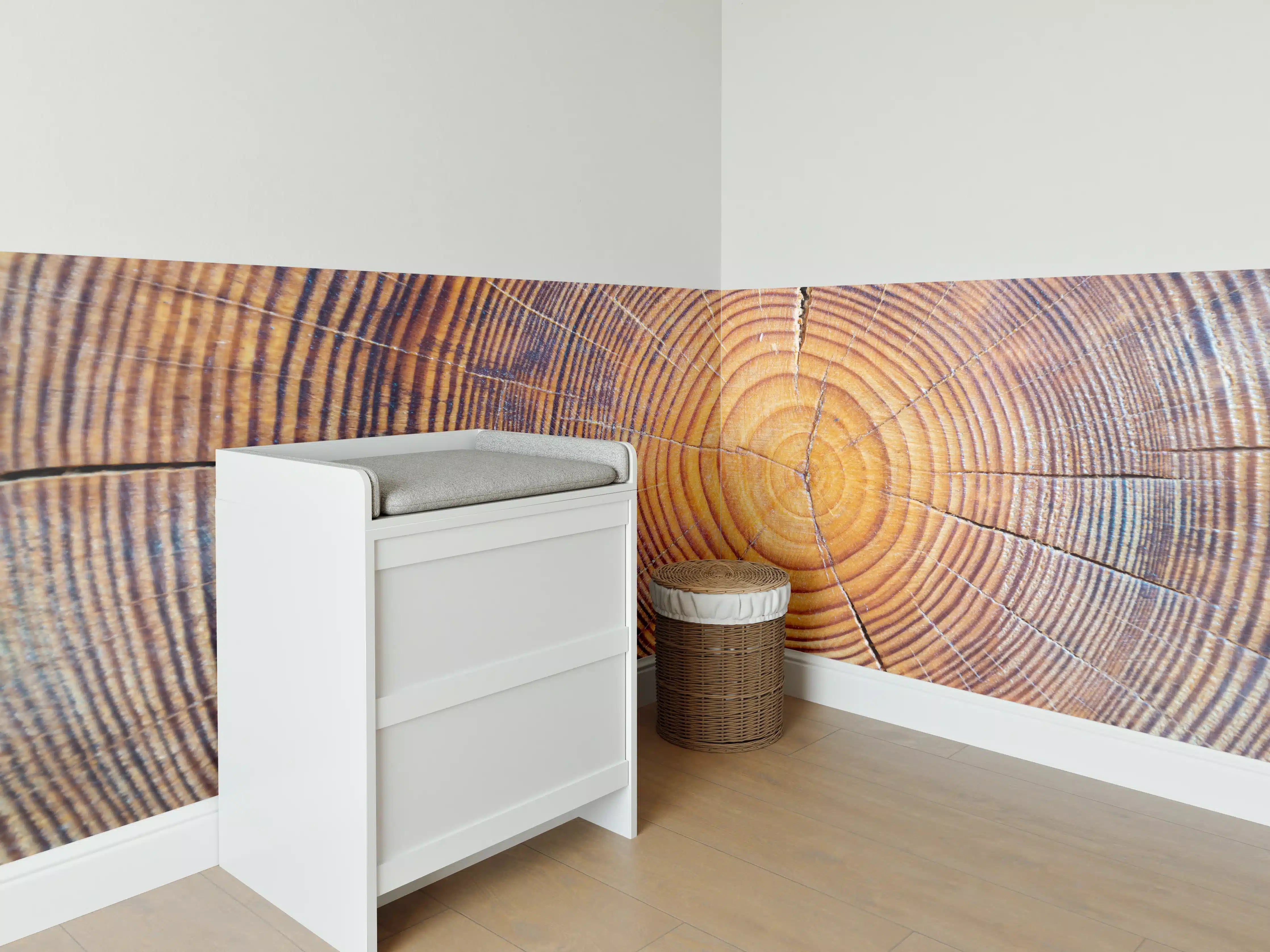 Babyzimmer Wandgestaltung - Rissiger Holzstumpf