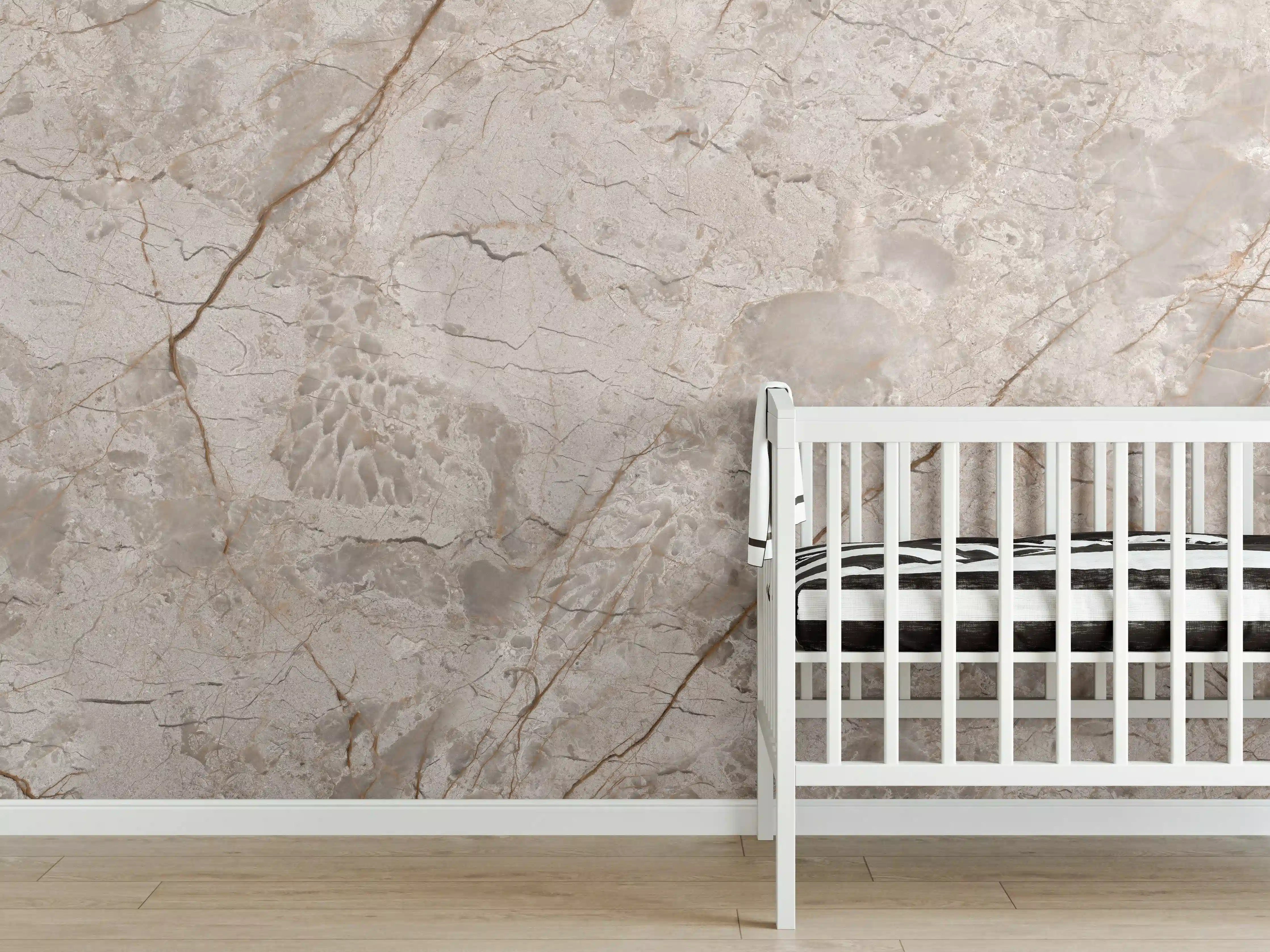 Babyzimmer Wandgestaltung - Rissiger beiger Marmor