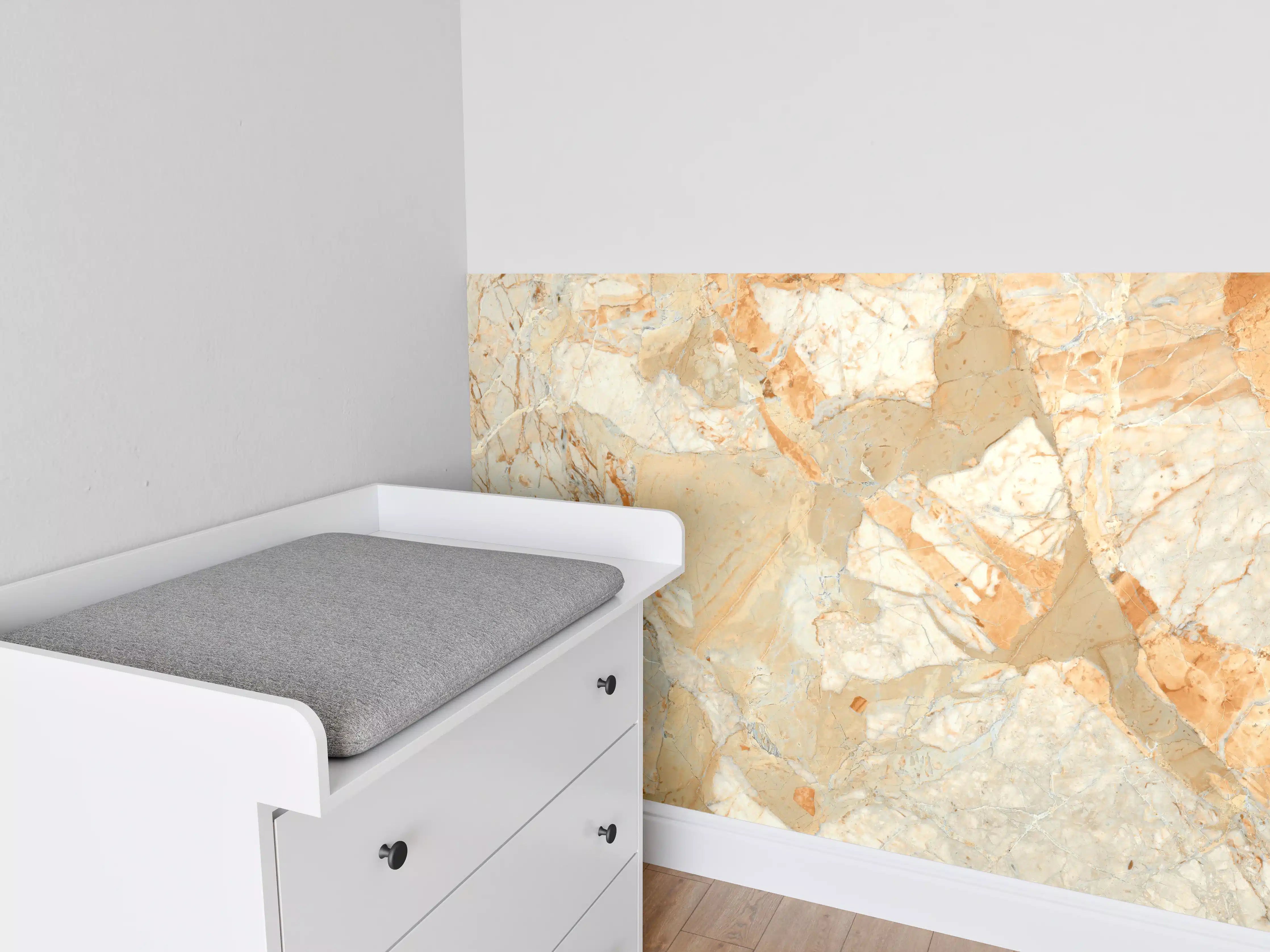 Babyzimmer Wandgestaltung - Rötlich-beiger rissiger Marmor