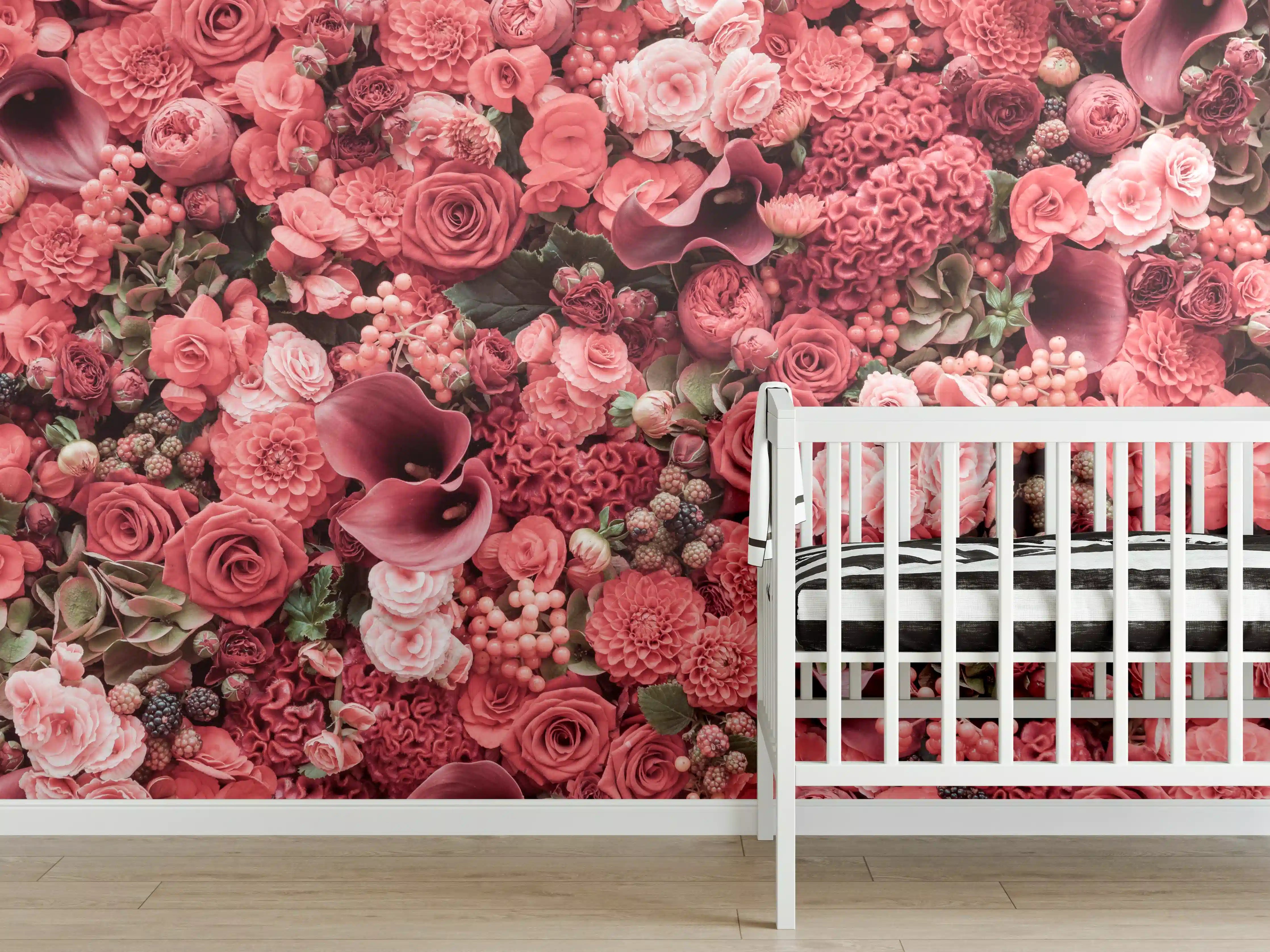 Babyzimmer Wandgestaltung - Romantische Blumenpracht in Pink-Rot-Tönen