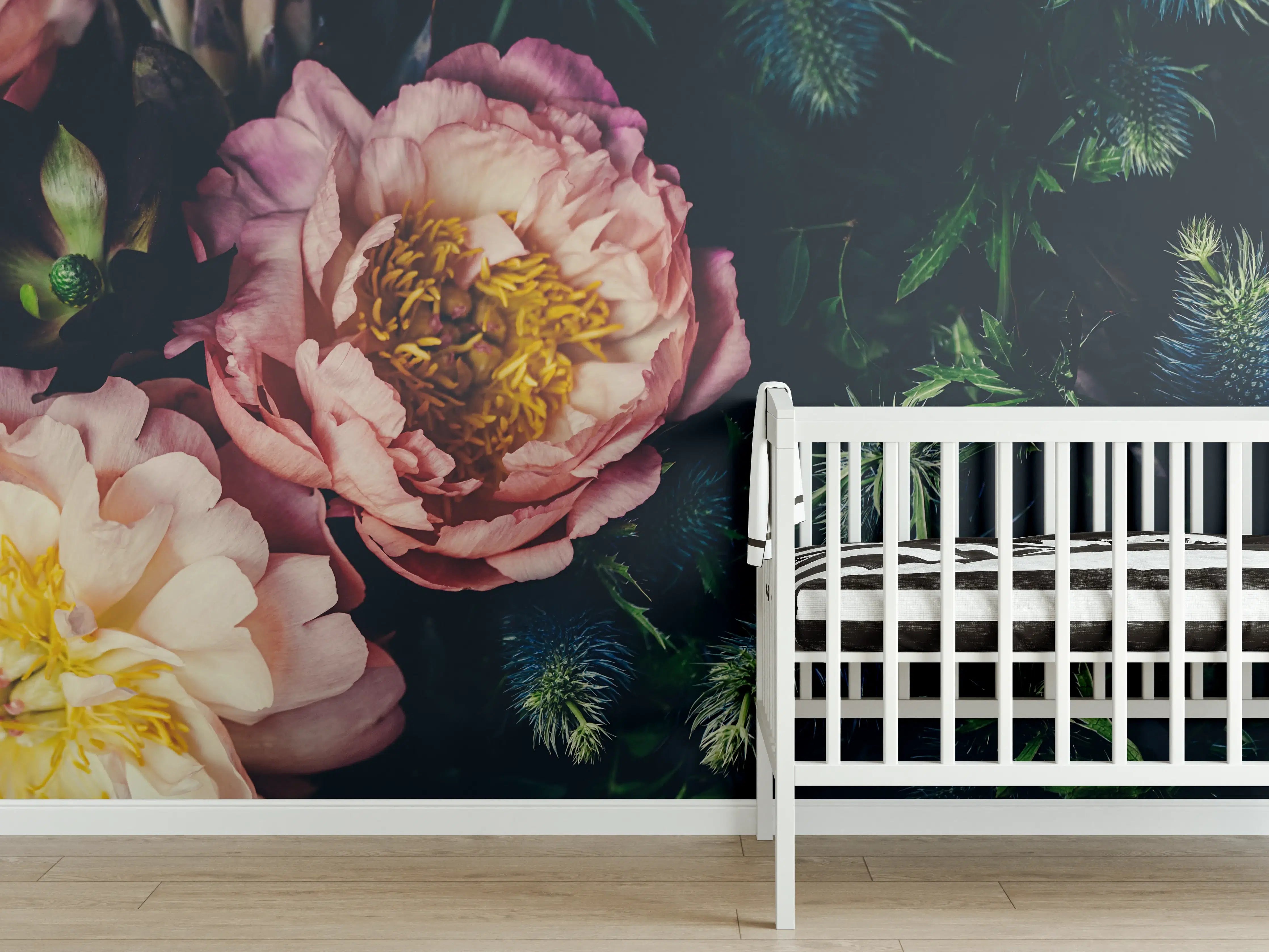 Babyzimmer Wandgestaltung - Rosa Blüten auf einer Wiese