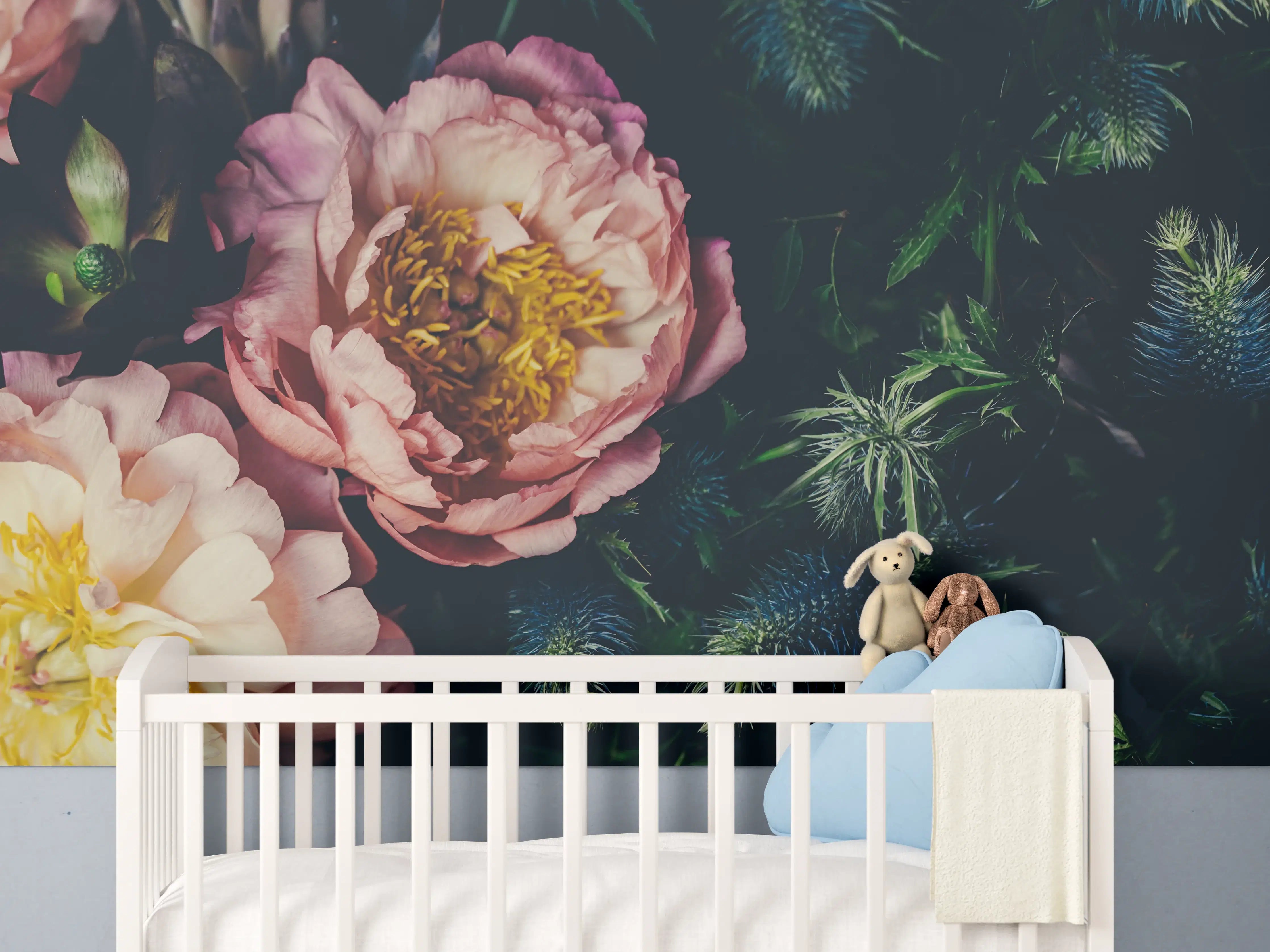 Babyzimmer Wandgestaltung - Rosa Blüten auf einer Wiese