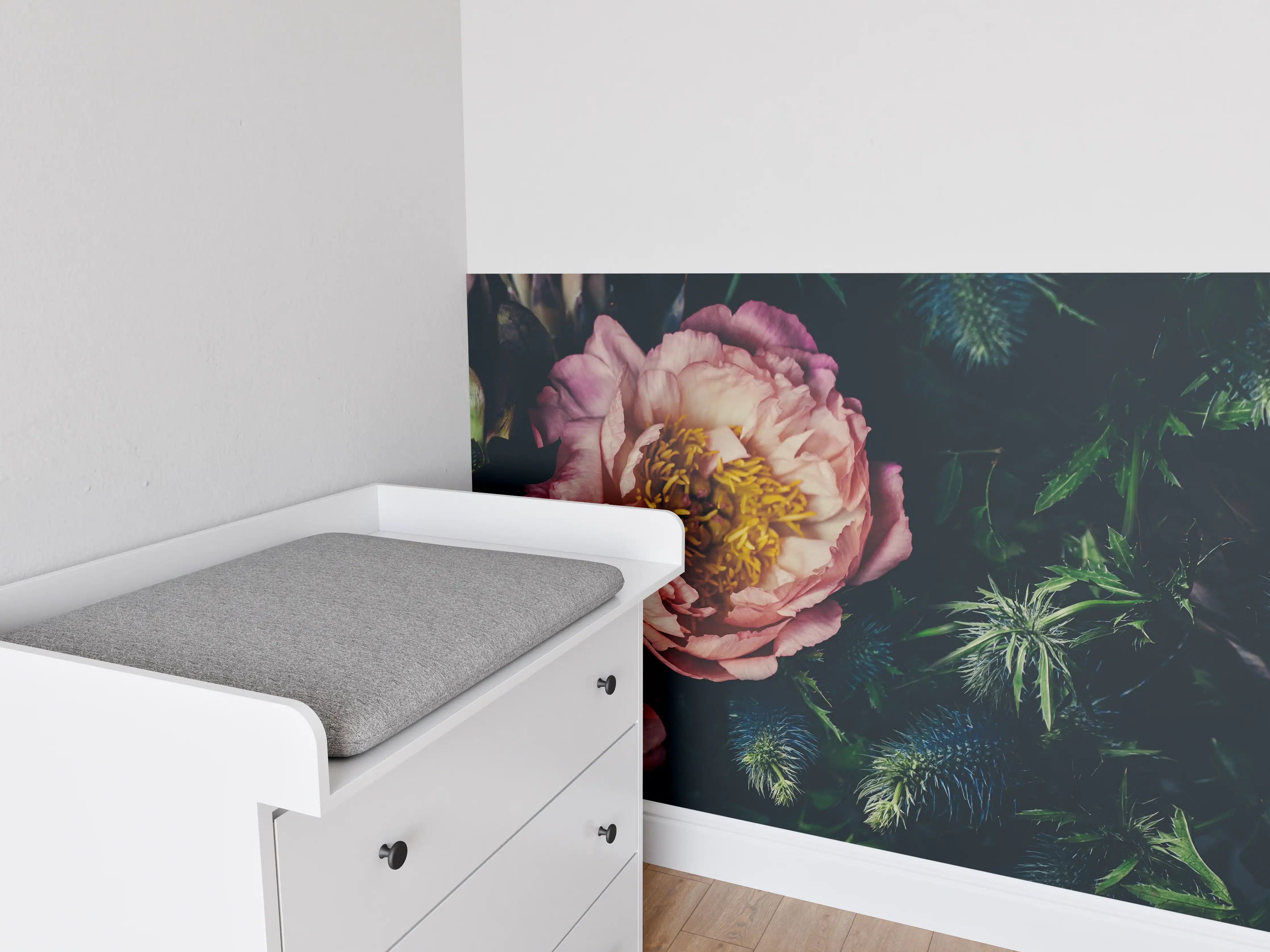 Babyzimmer Wandgestaltung - Rosa Blüten auf einer Wiese