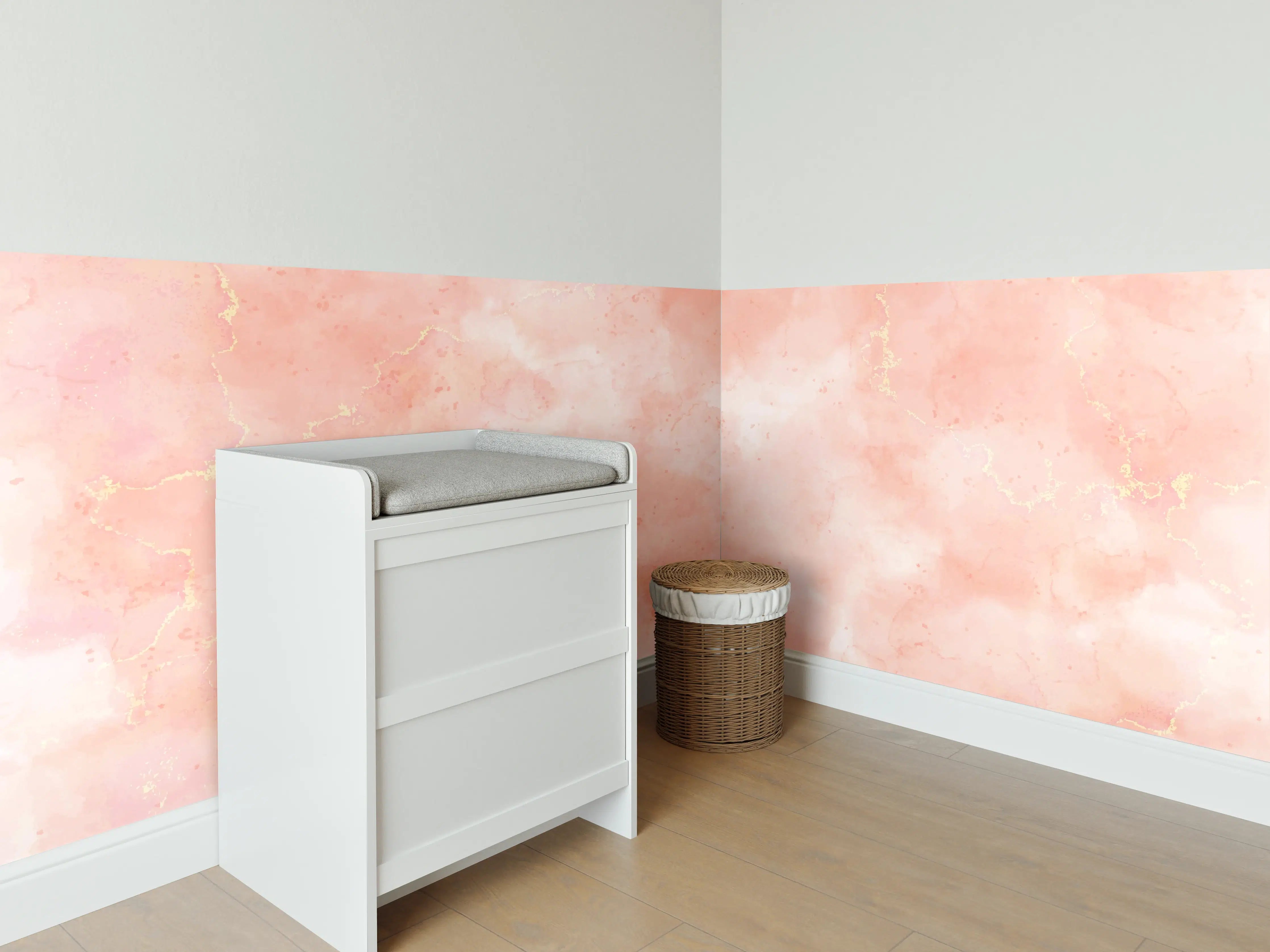 Babyzimmer Wandgestaltung - Rosa Marmor Textur mit Goldakzenten