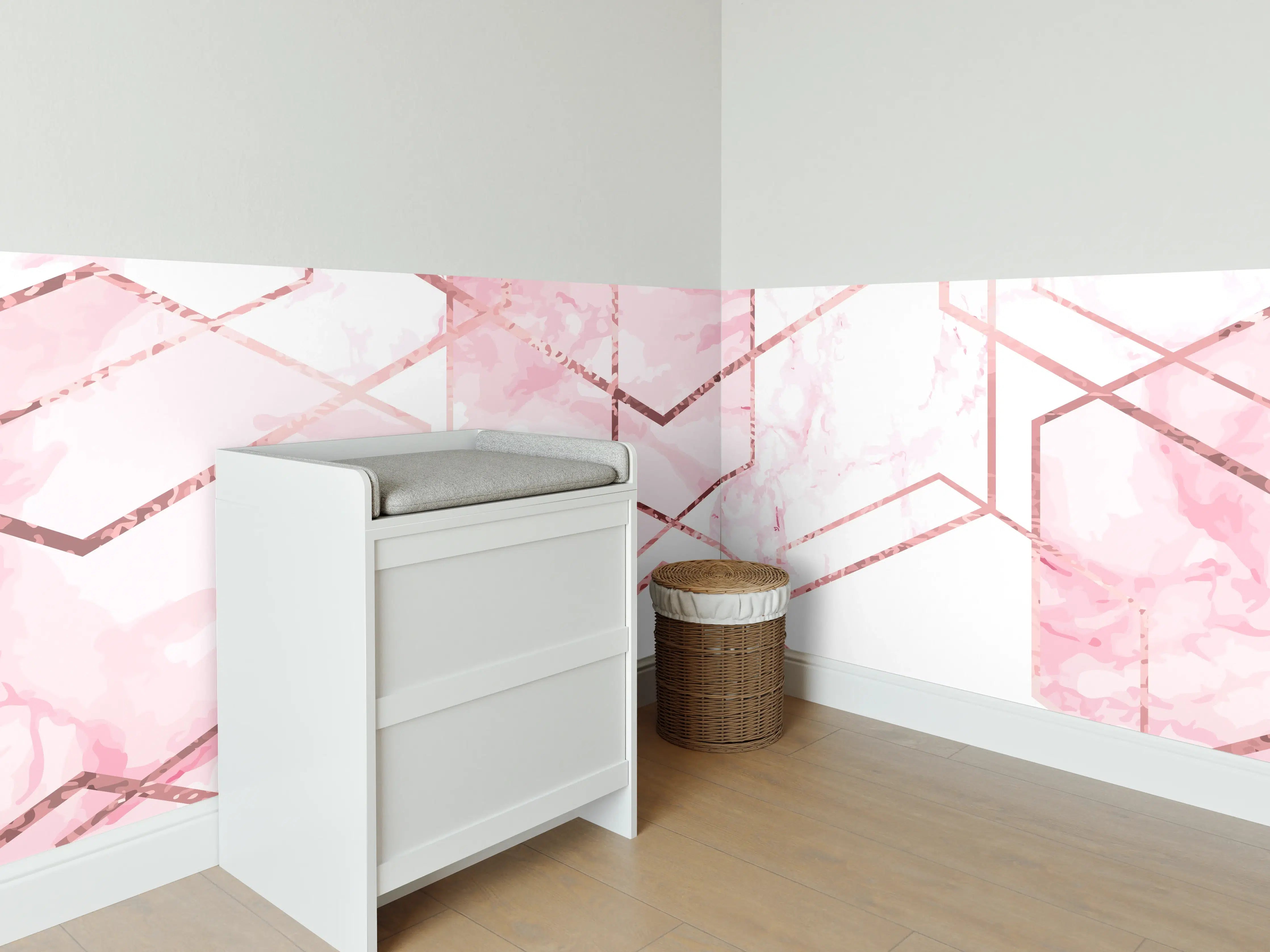 Babyzimmer Wandgestaltung - Rosa Marmor mit Goldakzenten