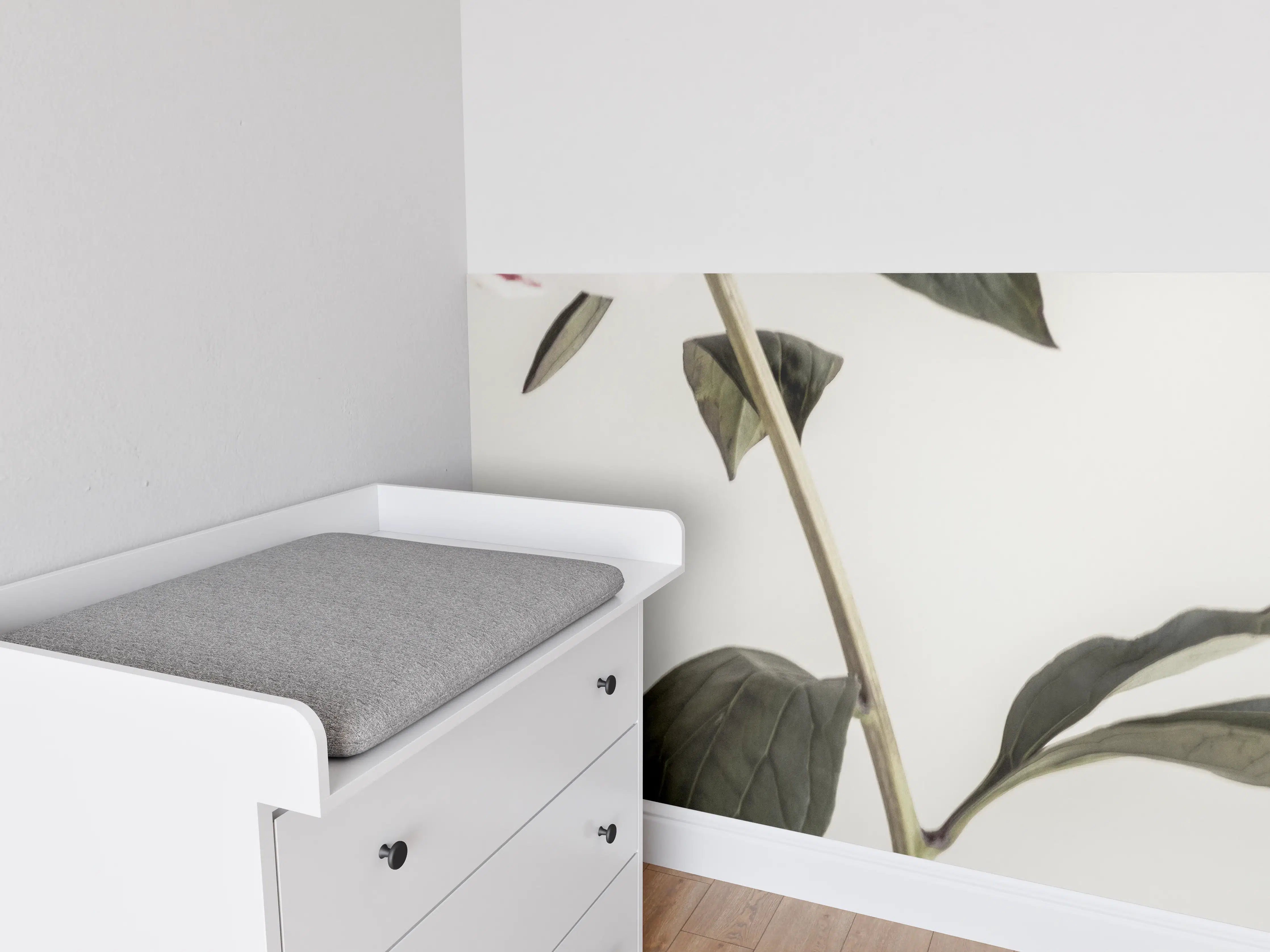 Babyzimmer Wandgestaltung - Rosa Pfingstrose - Nahaufnahme 