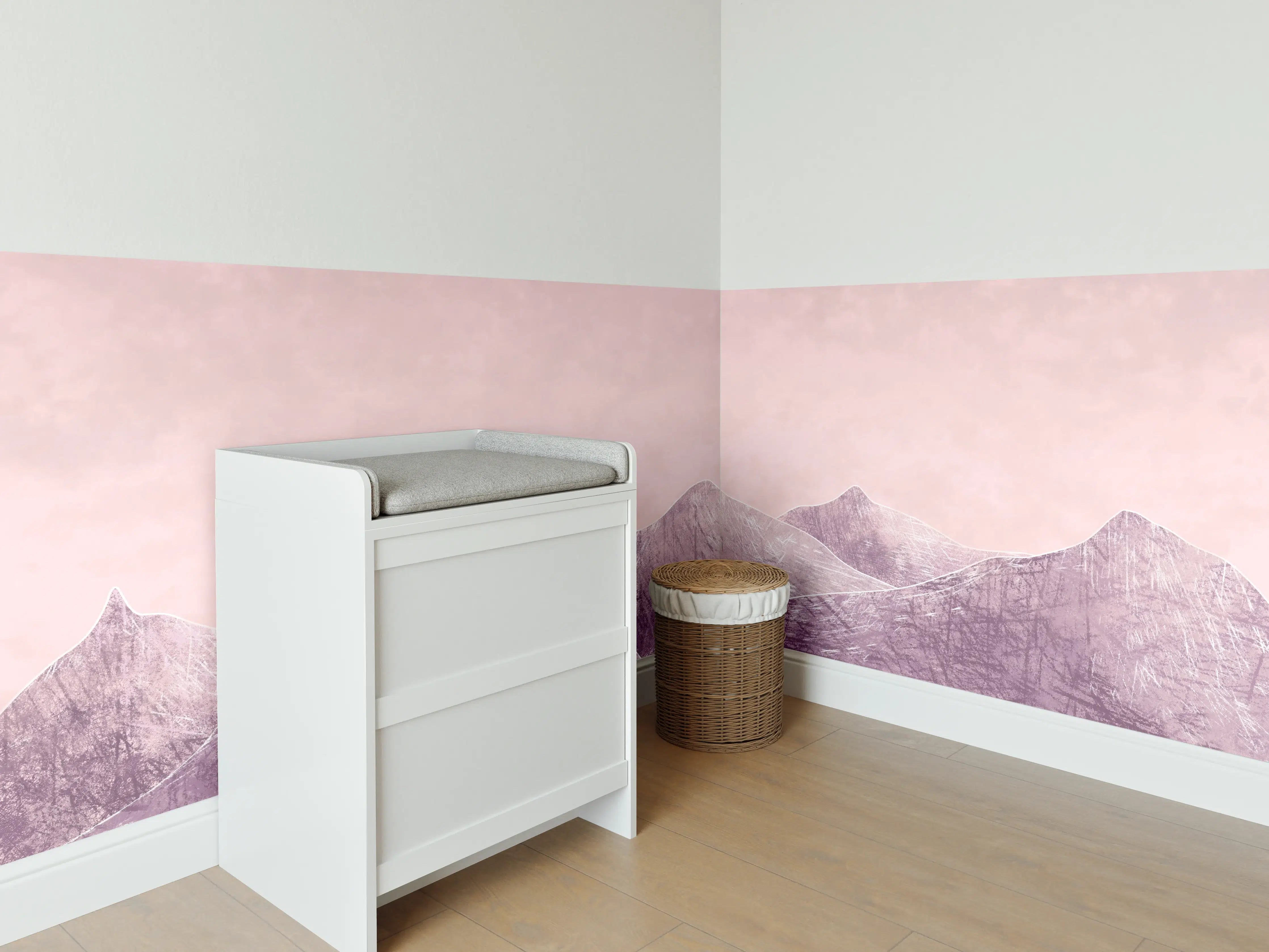 Babyzimmer Wandgestaltung - Rosa-lilane Berglandschaft - Kunstmalerei