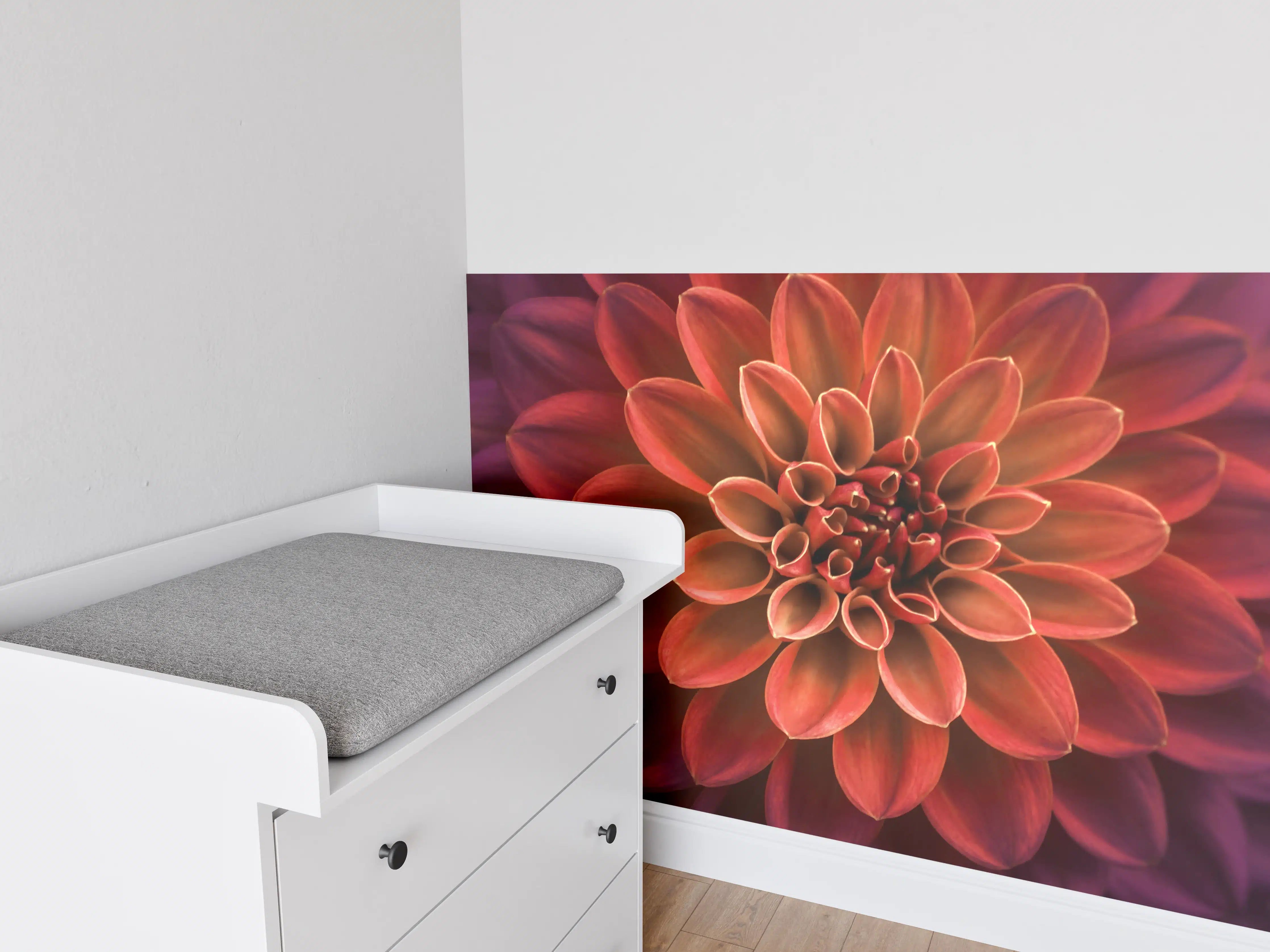 Babyzimmer Wandgestaltung - Rosa und lila Dahlienblütenblätter 