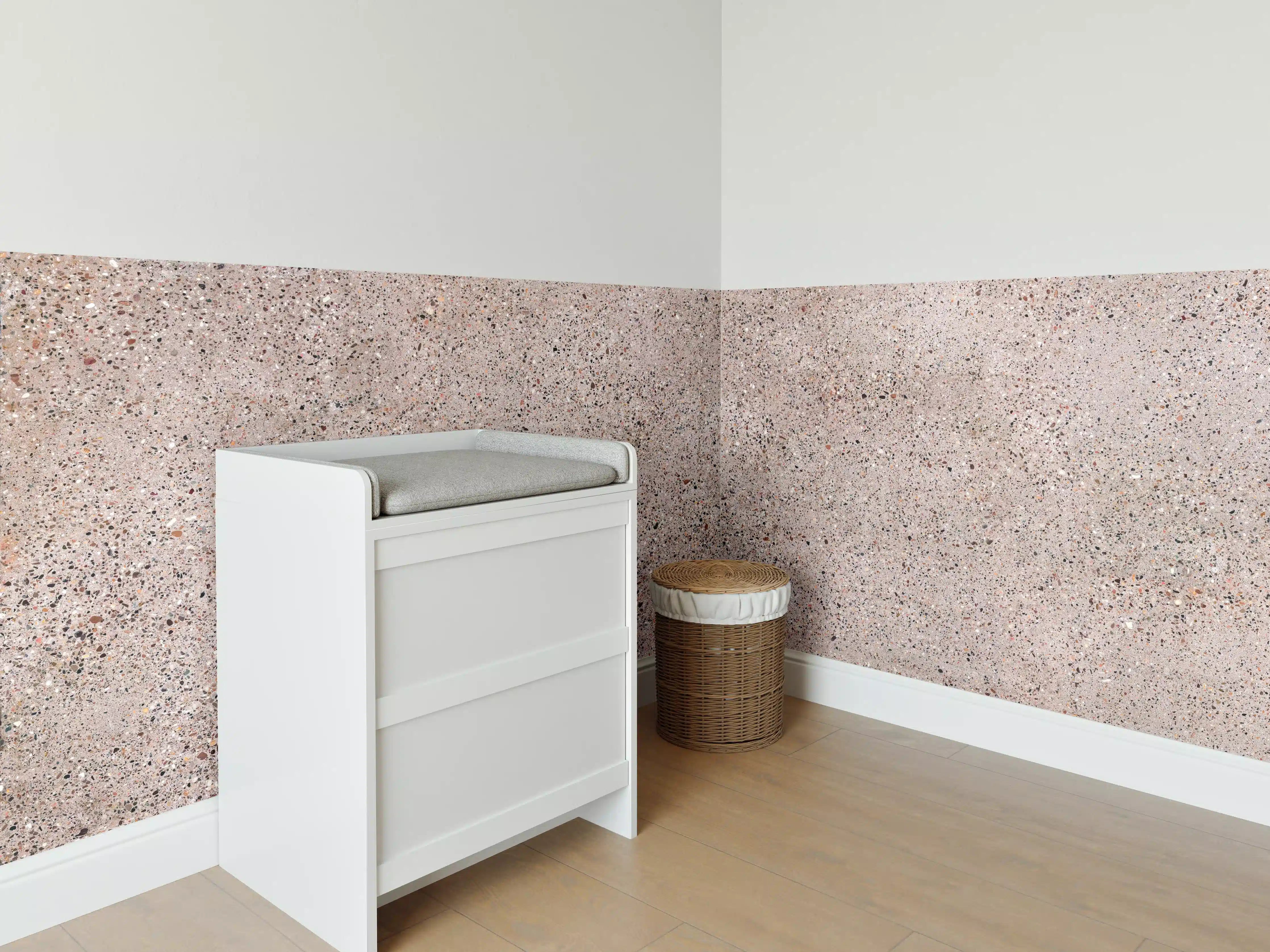 Babyzimmer Wandgestaltung - Rosafarbige natürliche Mosaiksteine