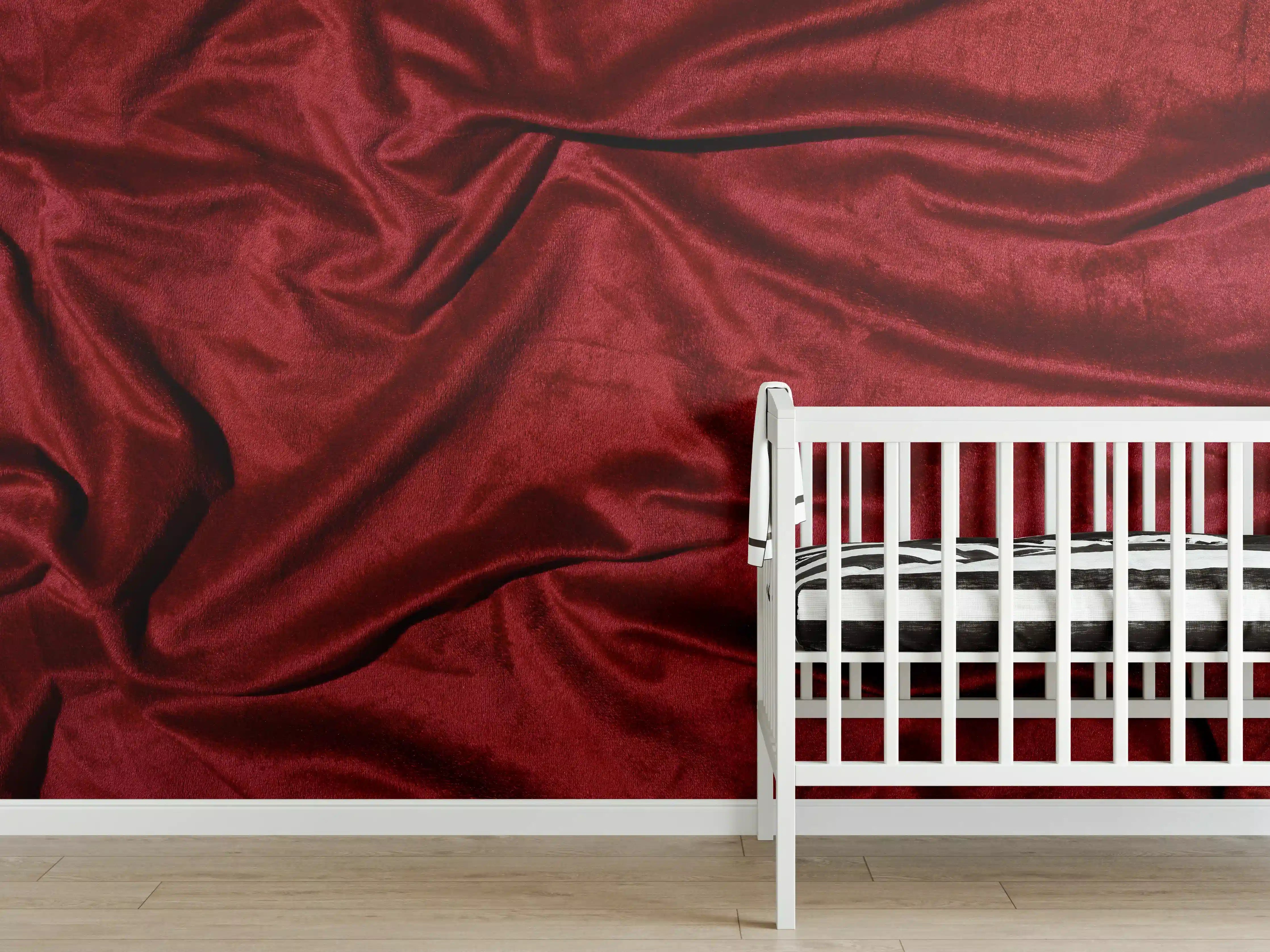 Babyzimmer Wandgestaltung - Rote Satin Seide