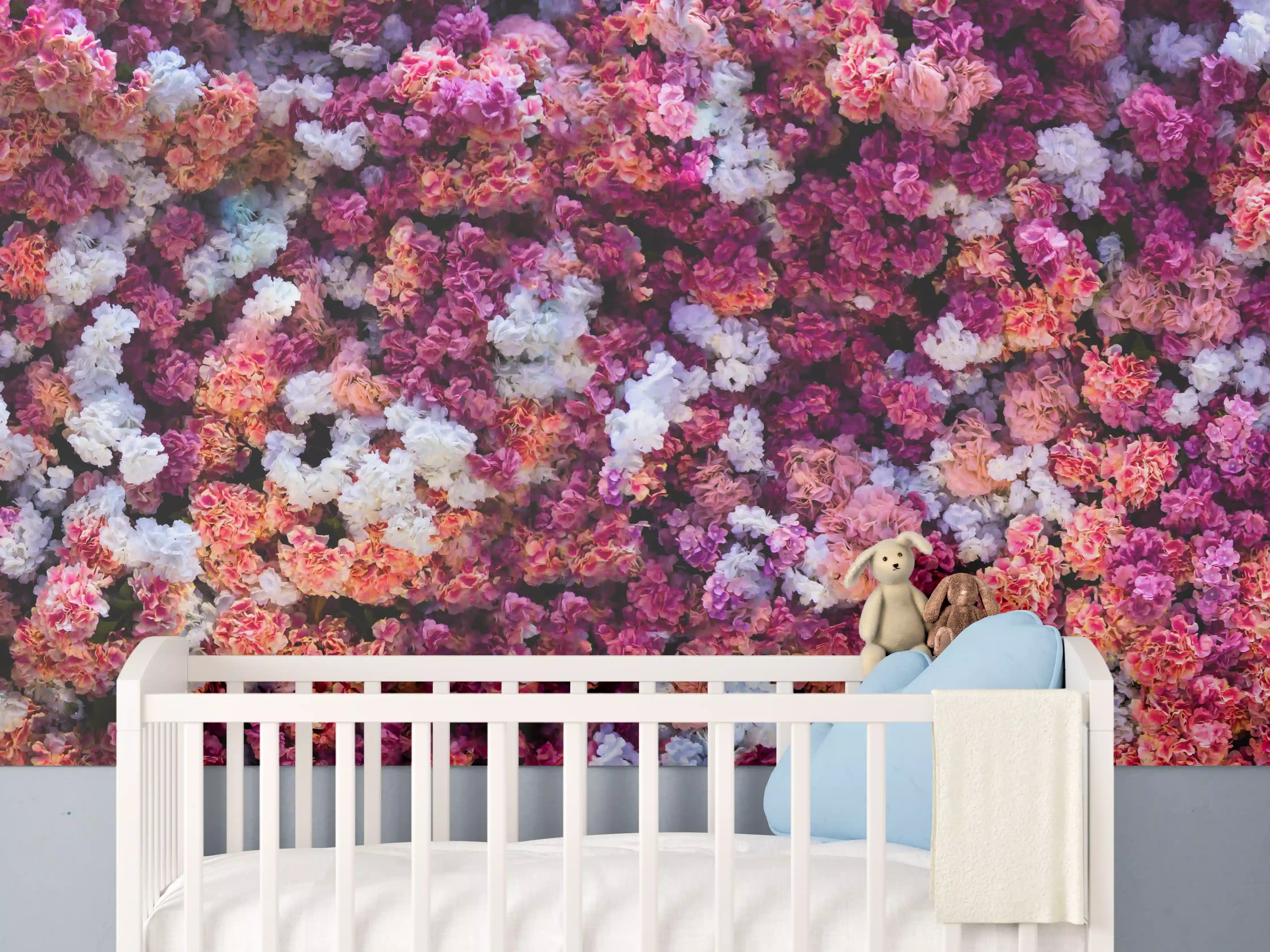 Babyzimmer Wandgestaltung - Rote-Weiße Blumenwand Natur