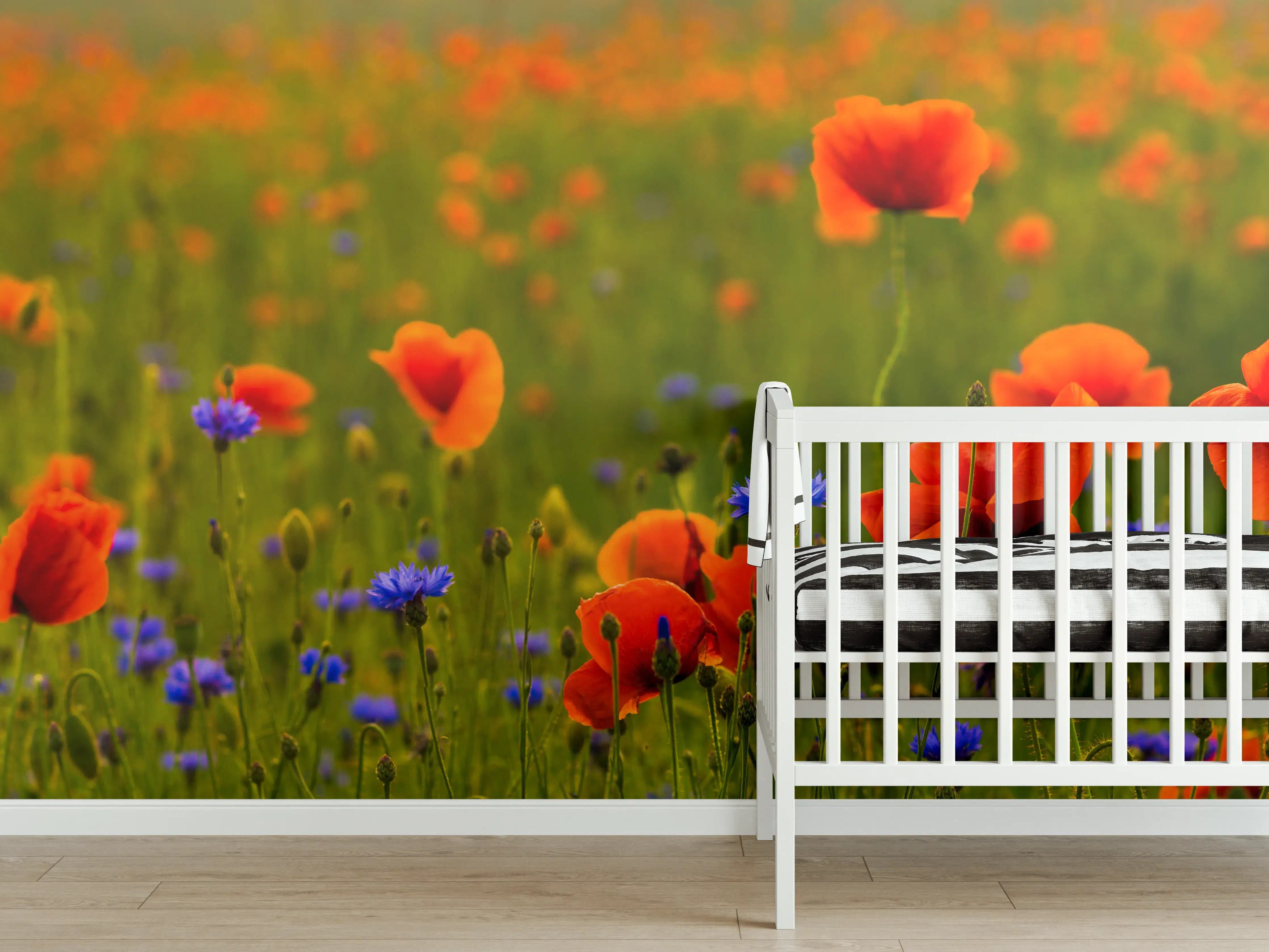 Babyzimmer Wandgestaltung - Rotes Mohnfeld mit Kornblumen