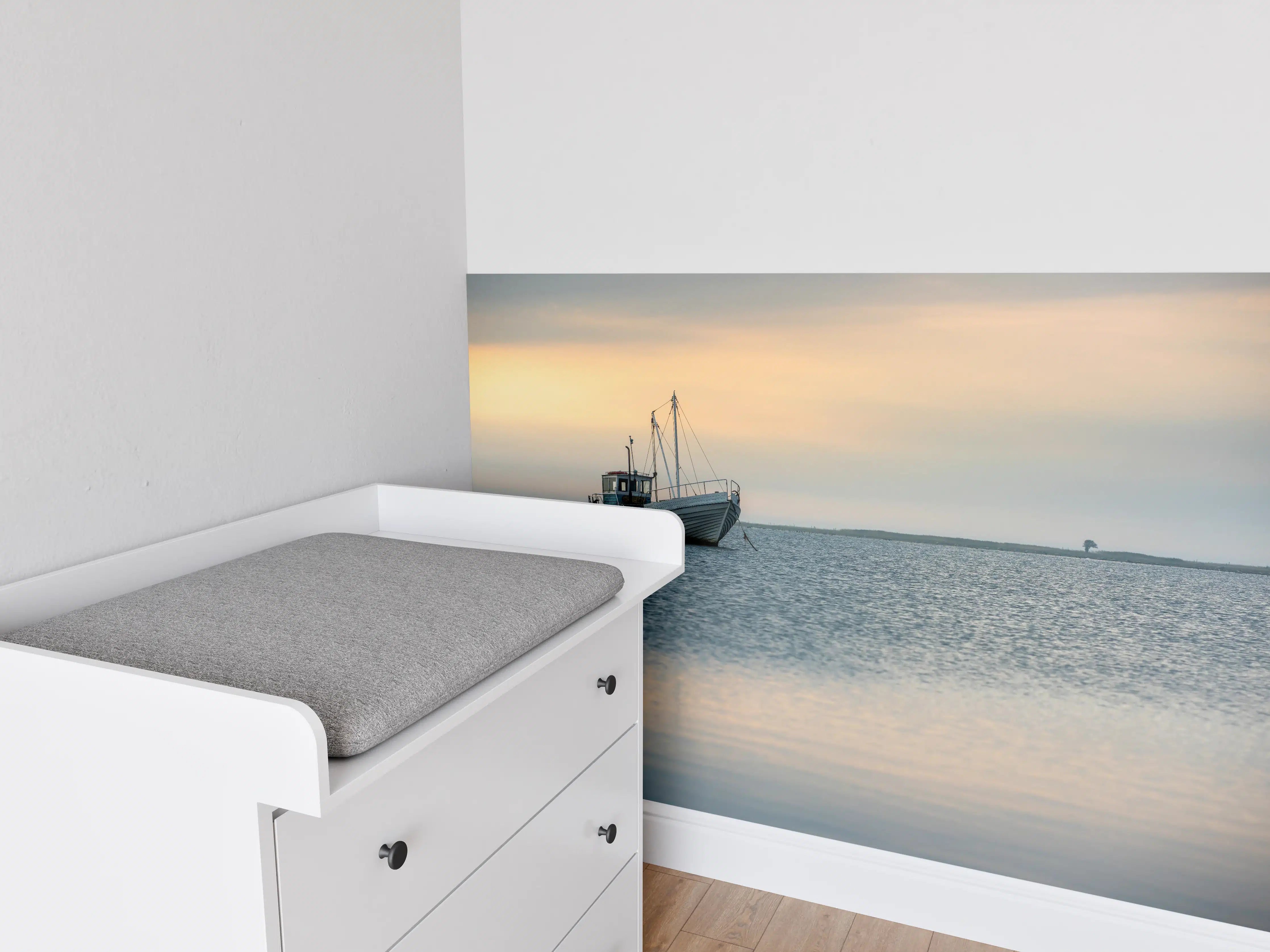 Babyzimmer Wandgestaltung - Ruhiges Boot auf dem Wasser
