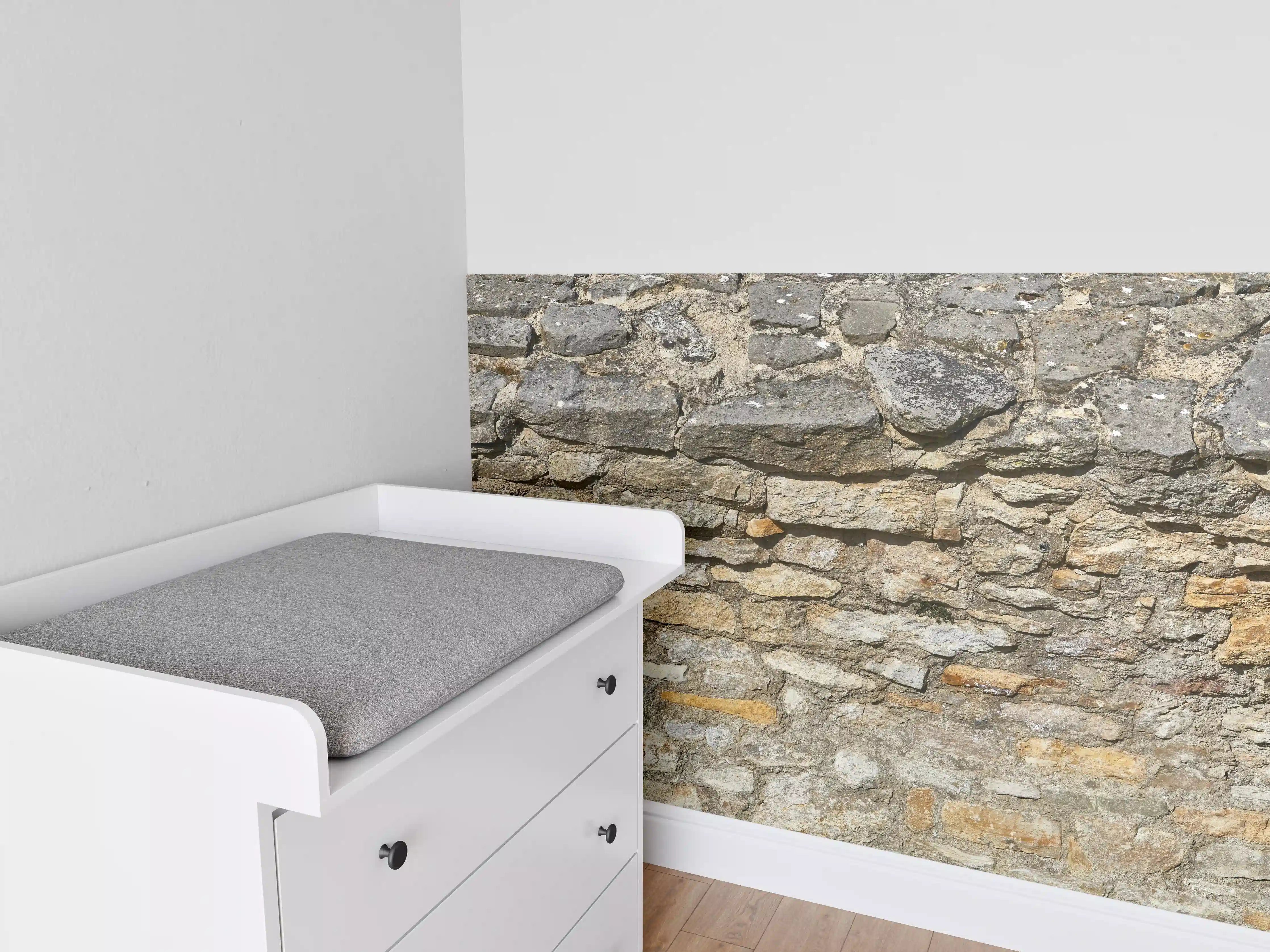 Babyzimmer Wandgestaltung - Rustikale Burgmauer