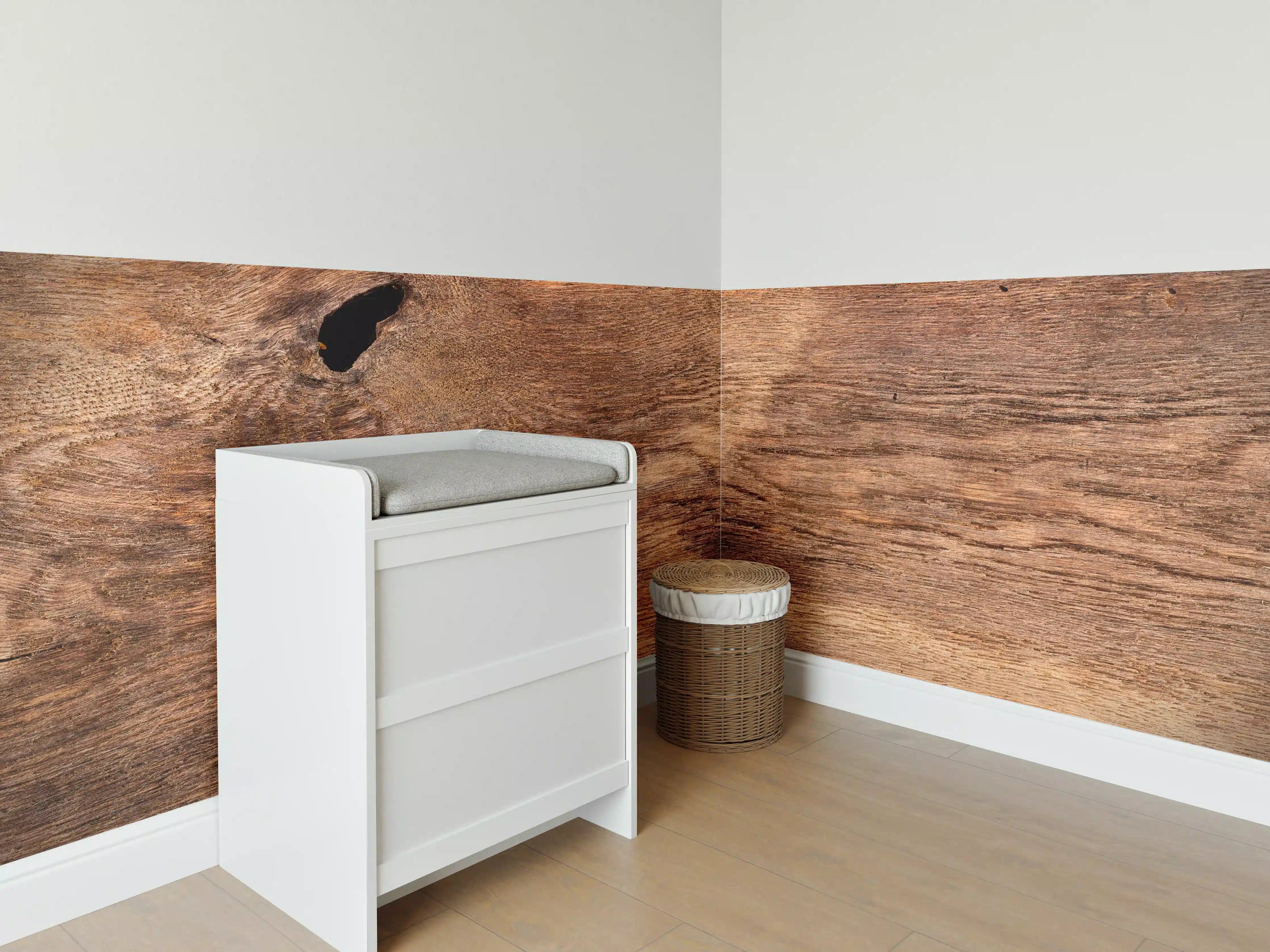 Babyzimmer Wandgestaltung - Rustikale Eichenholzplatte