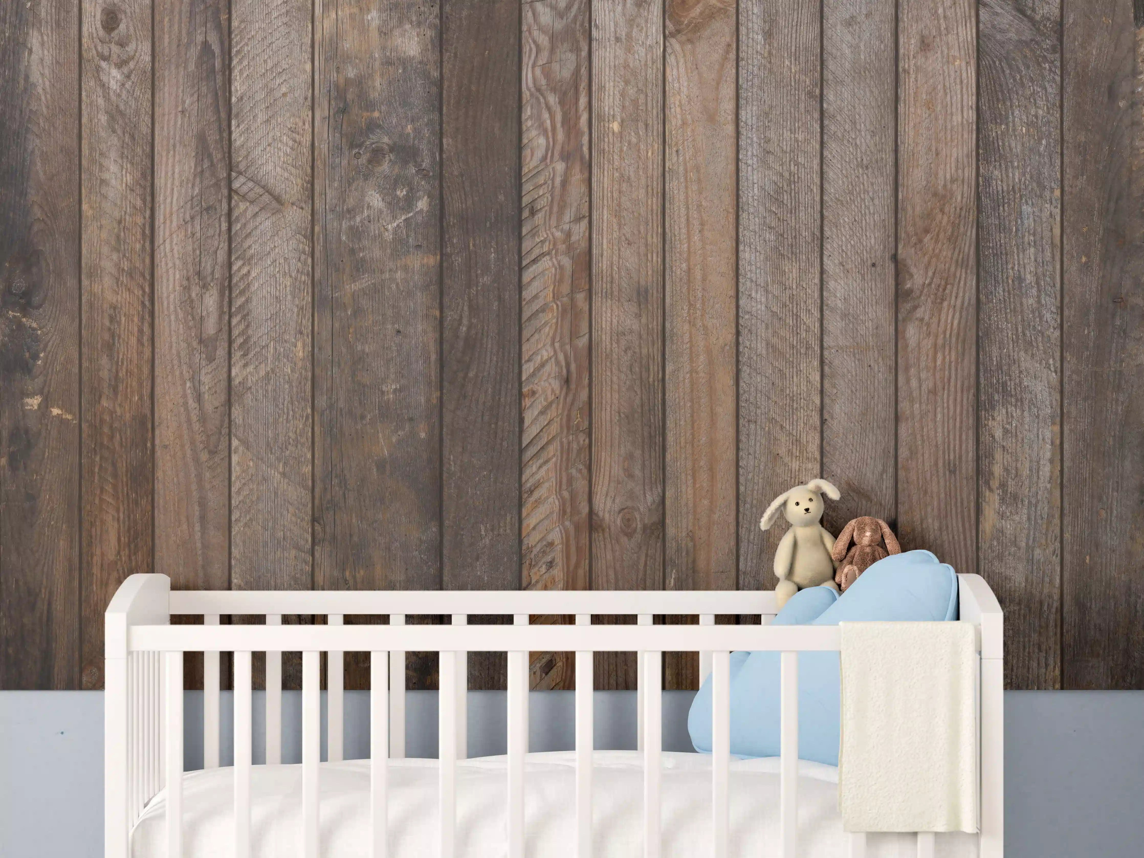 Babyzimmer Wandgestaltung - Rustikale Holzstruktur mit Nägeln